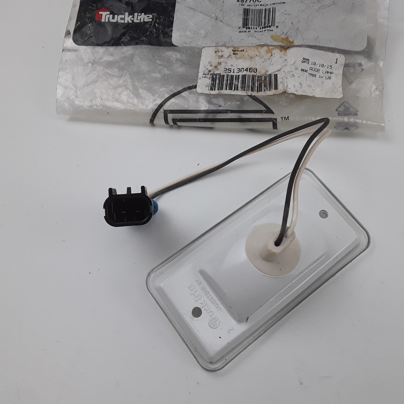 Truck-Lite 25770C Courtesy Door Lamp Light Assembly For Mack 22M0368M