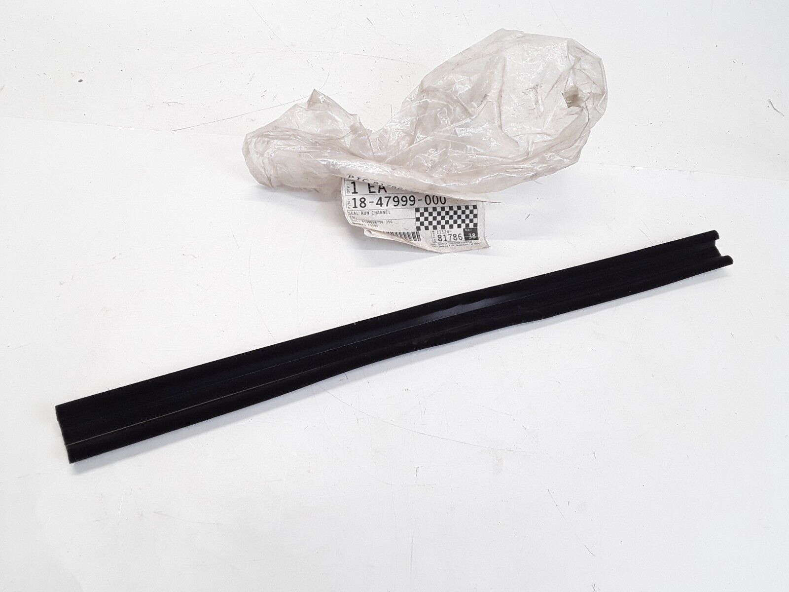 FREIGHTLINER WEATHER STRIP CAB FRONT DOOR SEAL GLASS RUN CHANNEL LOWER - HotCarParts
