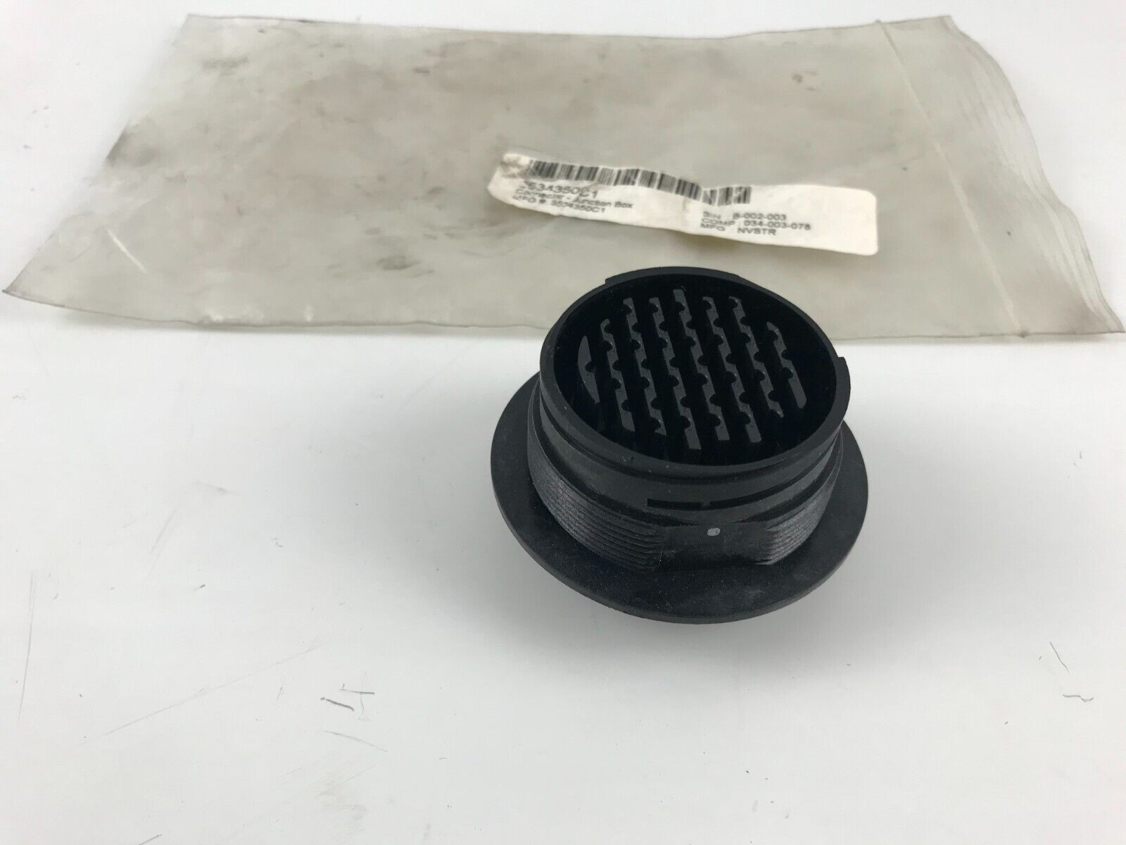 GENUINE OEM International Navistar Connector Body Junction Box 3534350C1 FAST SH - HotCarParts