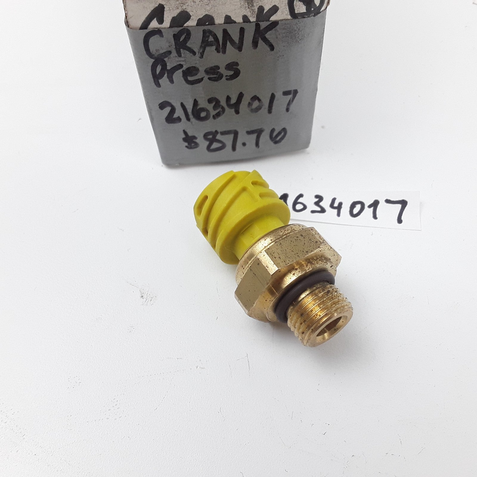 Oil Pan Fuel Pressure Sensor Switch 21634017 For Volvo Truck D12 D13 Engine