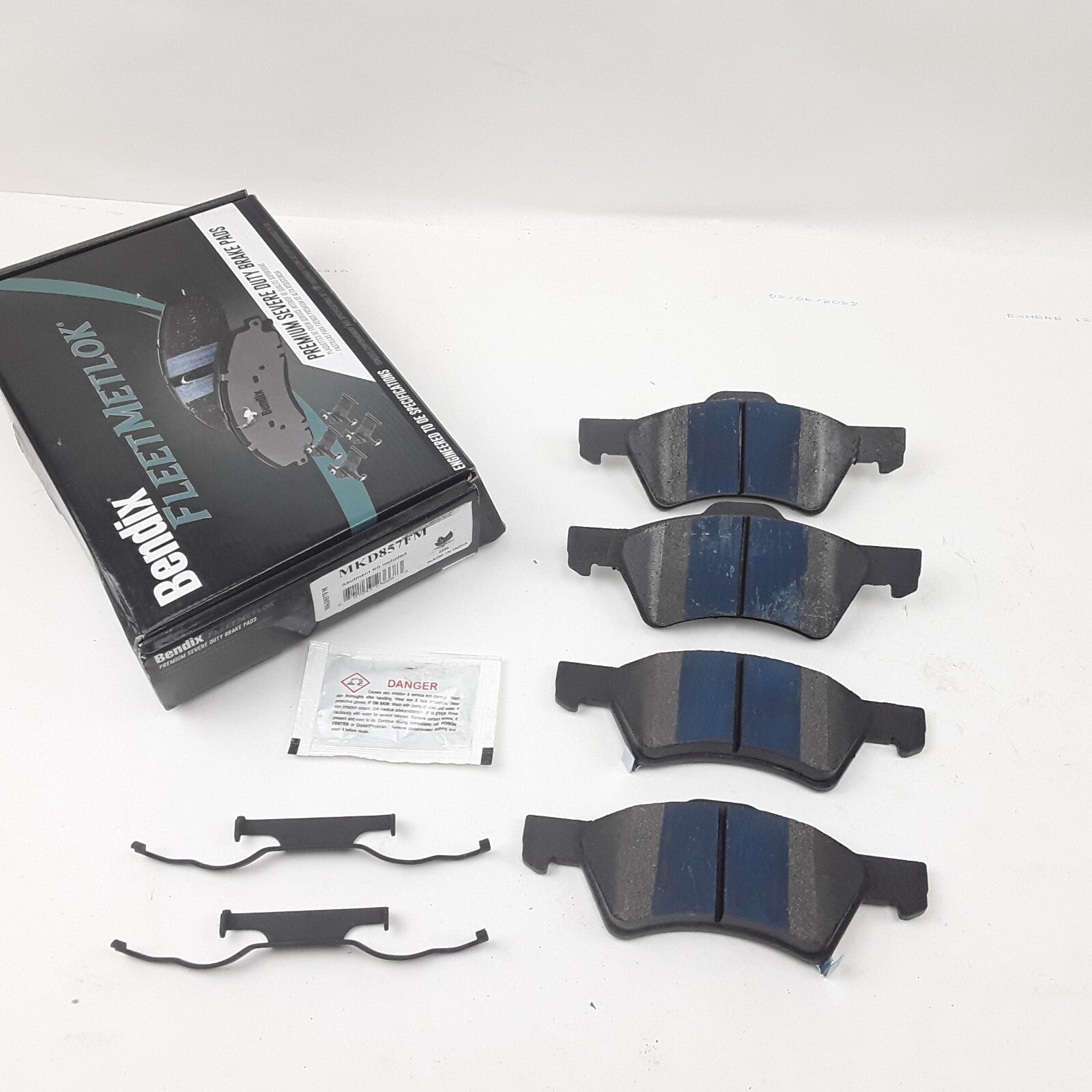 Front Disc Brake Pad Set Fits Chrysler Grand Voyager 2001-02 Dodge Caravan 01-07