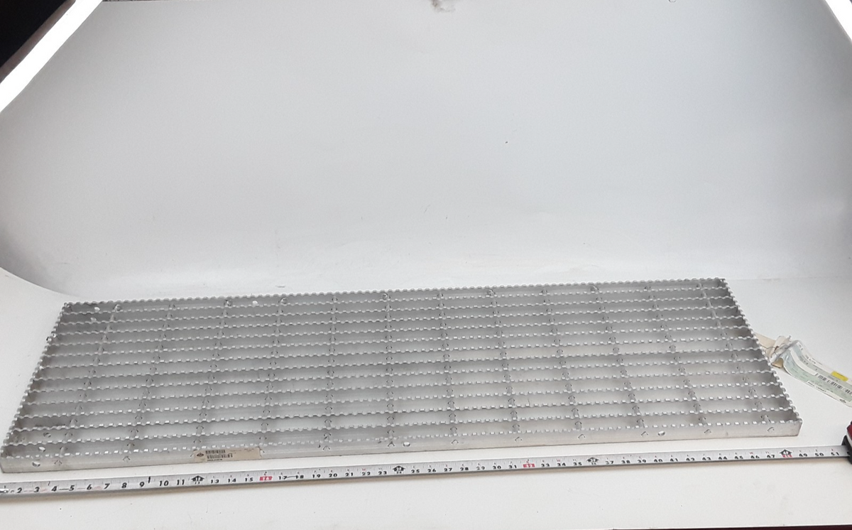 Mack 39QL4157M Tread Deck Plate Assembly Fits Mack Commercial Trucks