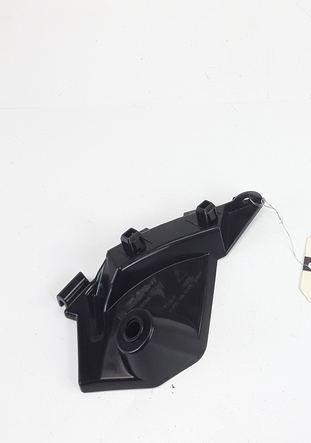 Model X 2015-2021 RH Front Bumper Fascia Fender Bracket 1047093-00-H OEM