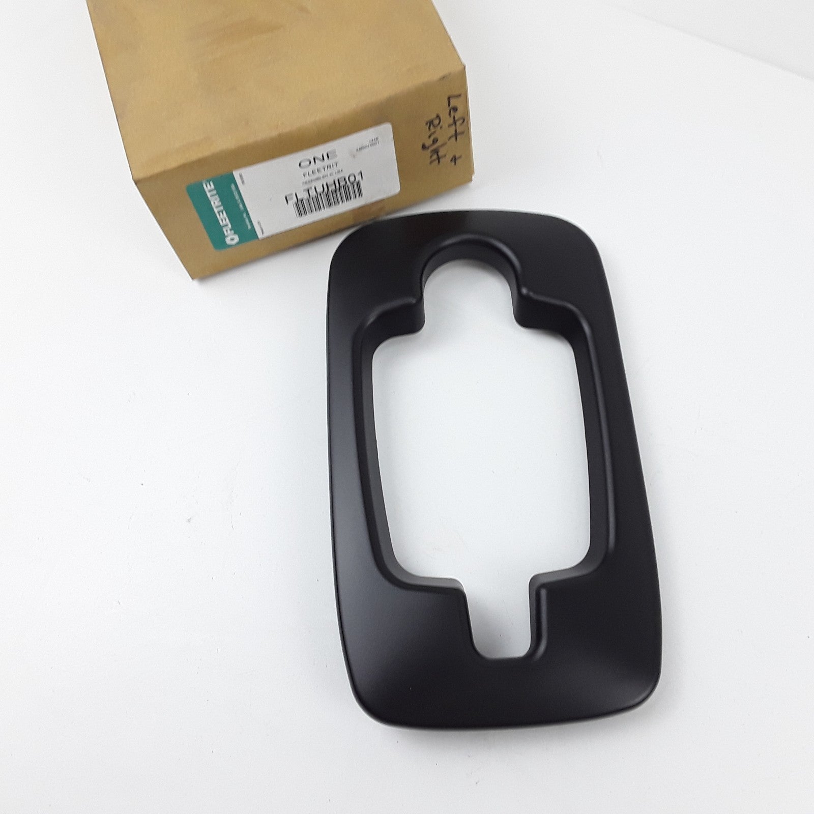 Left / Right Door Handle Bezel Exterior For Navistar International Trucks