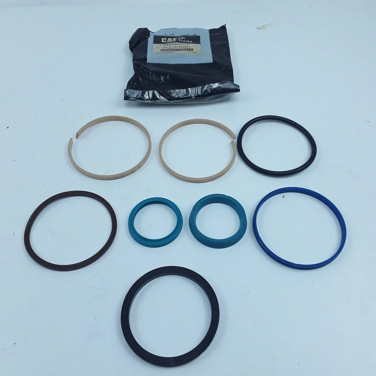 Seal Kit for Tilt Cylinder fits Mitsubishi, Cat, Caterpillar Forklift 9440402018
