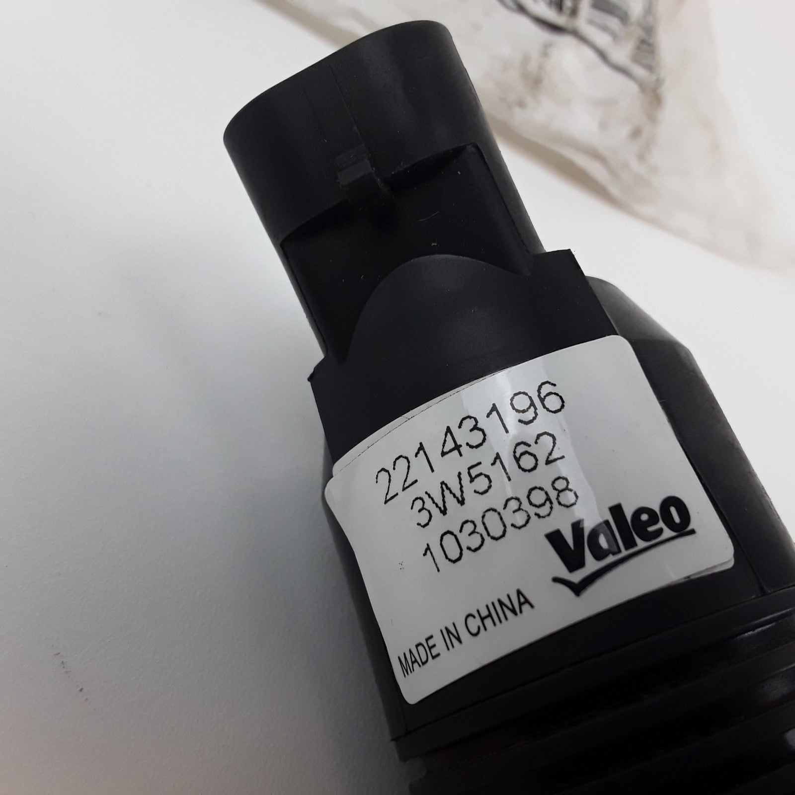 Genuine Volvo Windshield Washer Pump Fits VHD 2004 2005 2006 2007 2008 2009-2012