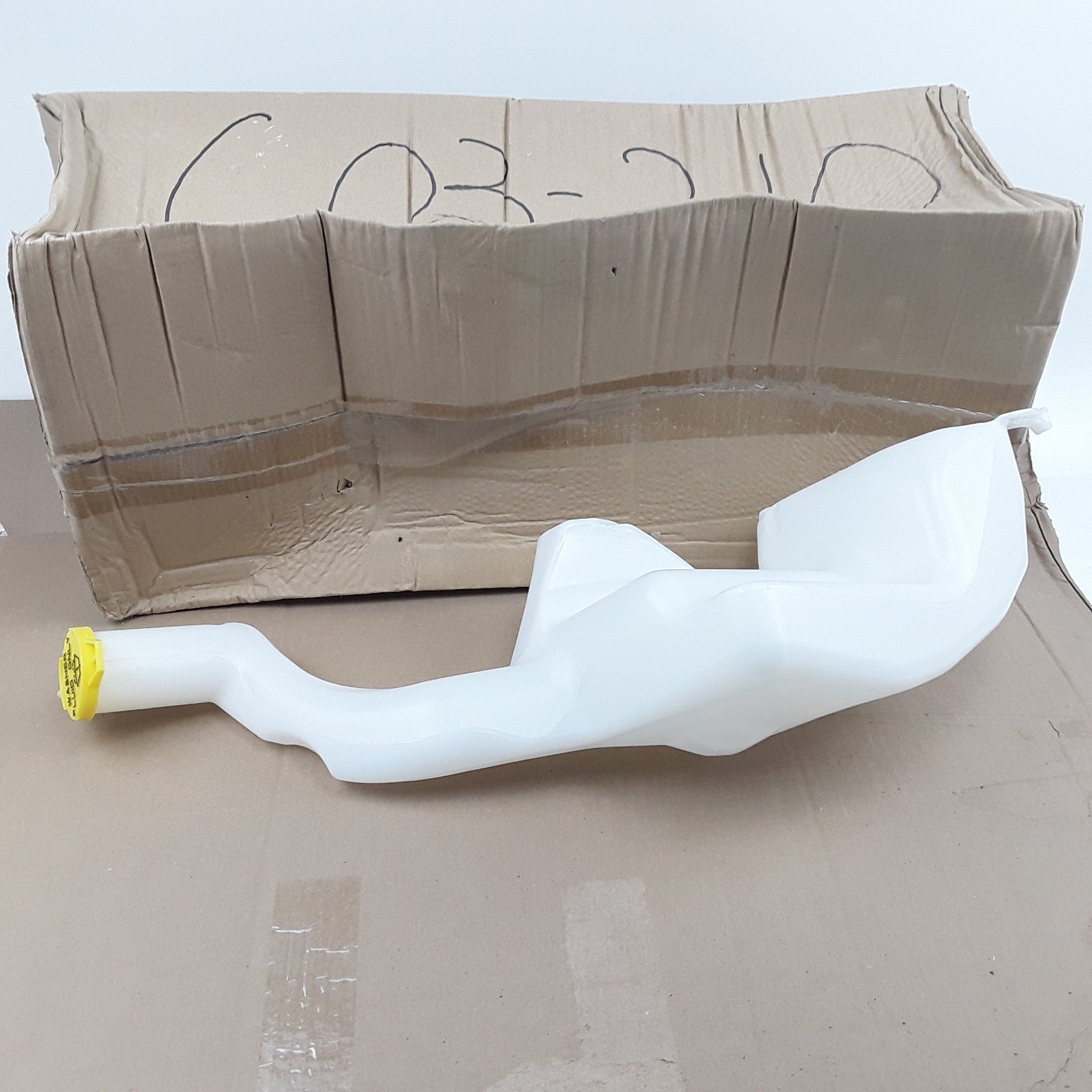 Front Windshield Washer Reservoir Fits Chrysler Dodge Plymouth (2001 2002-2005)