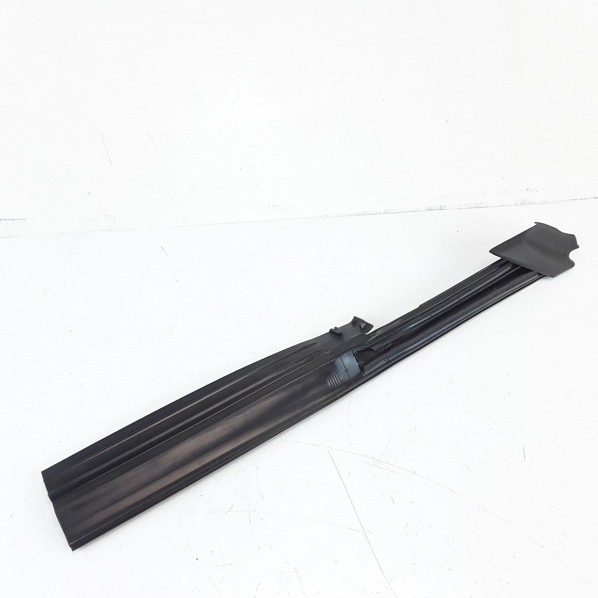 6009607-00-E Right Front Fixed Glass Door Seal For Tesla Model S 2012-2021 OEM
