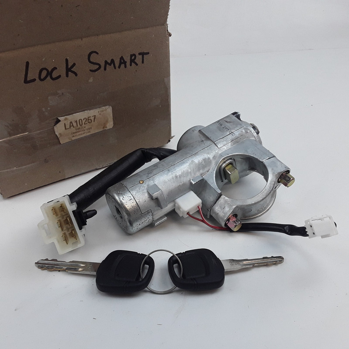 Locksmart LA10257 Ignition Switch with Lock Cylinder For Nissan Altima 2000-2001
