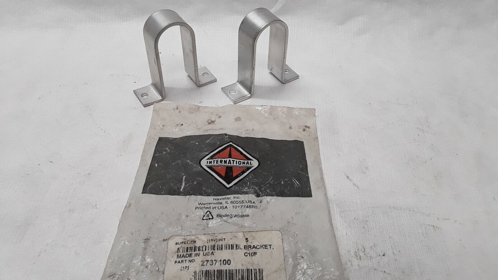 INTERNATIONAL BRACKET 2737100 LOT OF 2. NOS - HotCarParts