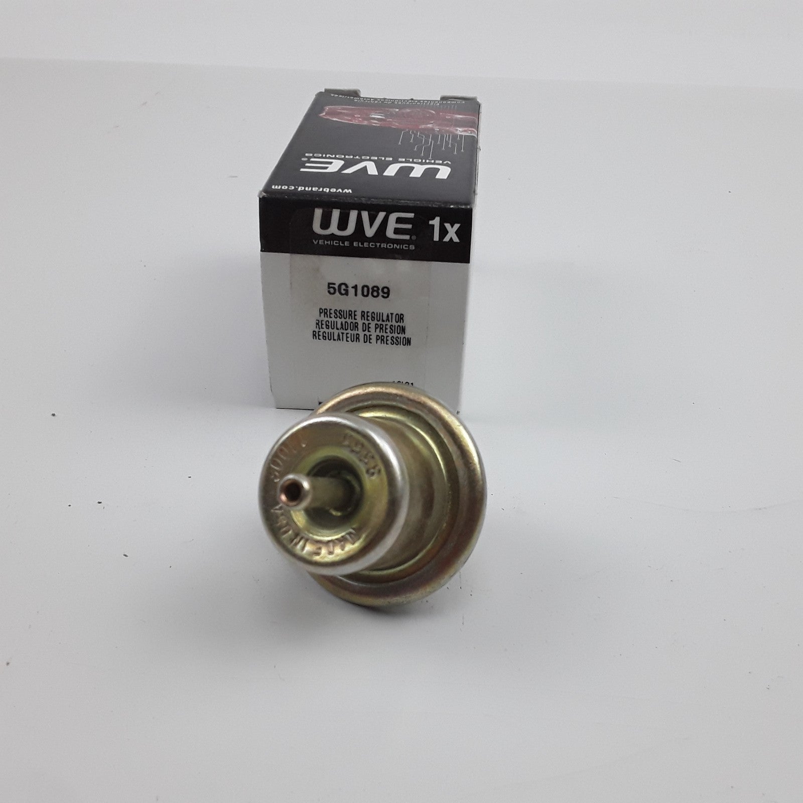 Fuel Injection Pressure Regulator For Dodge Intrepid 3.3L 1994 1995 1996 1997