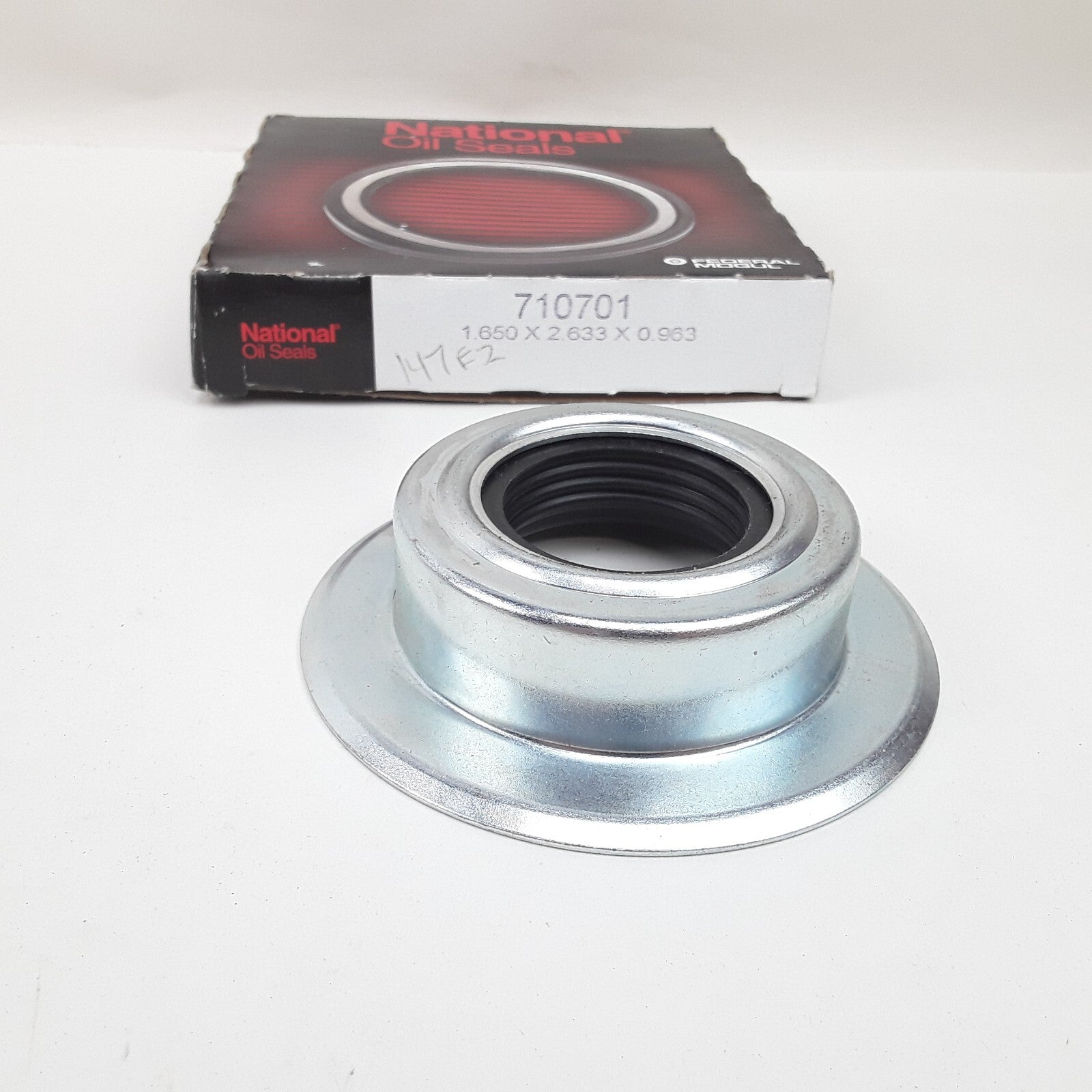 Axle Spindle Seal Fits Ford Excursion 2005 F-250/350/450/550 Super Duty 2005-22
