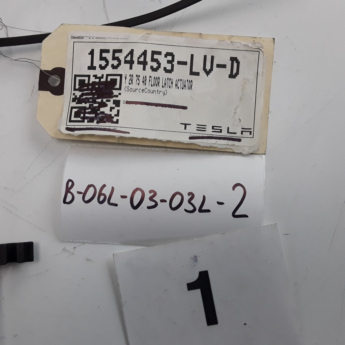 1554453-LV-D 2nd Row 7-Seat Floor Latch Actuator For Tesla Model Y 2020-2025 OEM