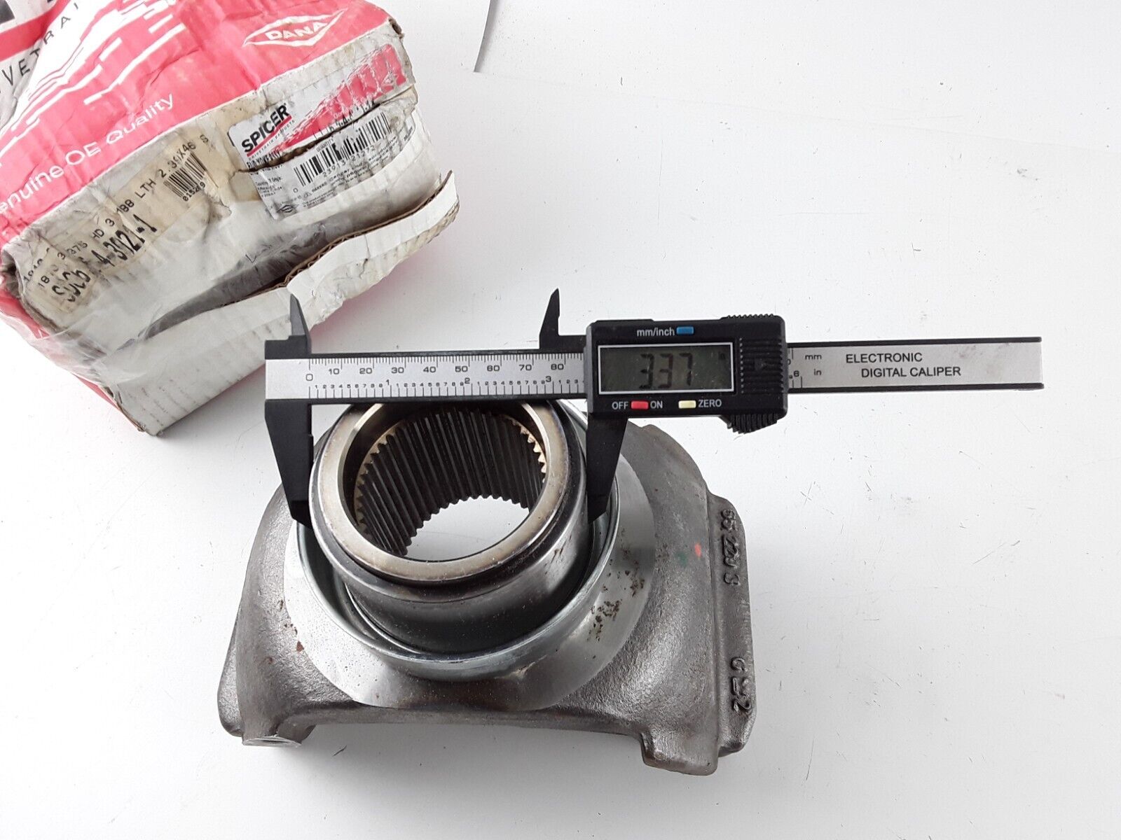 Dana Spicer 6.5-4-4611-1X Differential End Yoke Series 1810 250-65446111X - HotCarParts