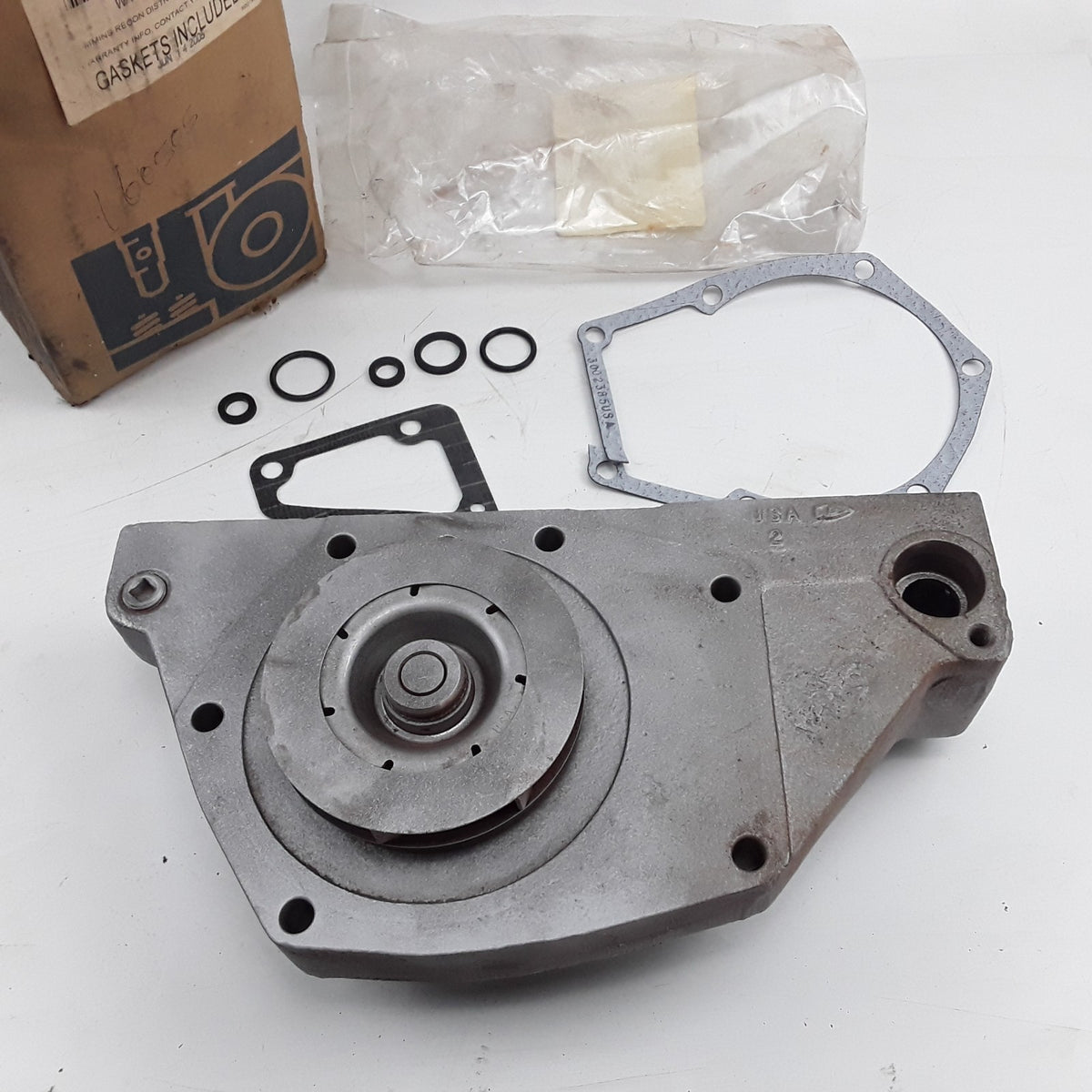 Engine Water Pump Fits Ford Western Star International Freightliner (1984-1992)
