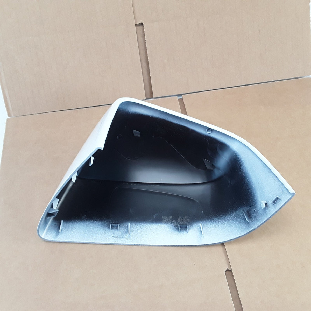 mirror right side Skull Cap Ext Mirror Right Pearl White For Tesla 1963539-28-B