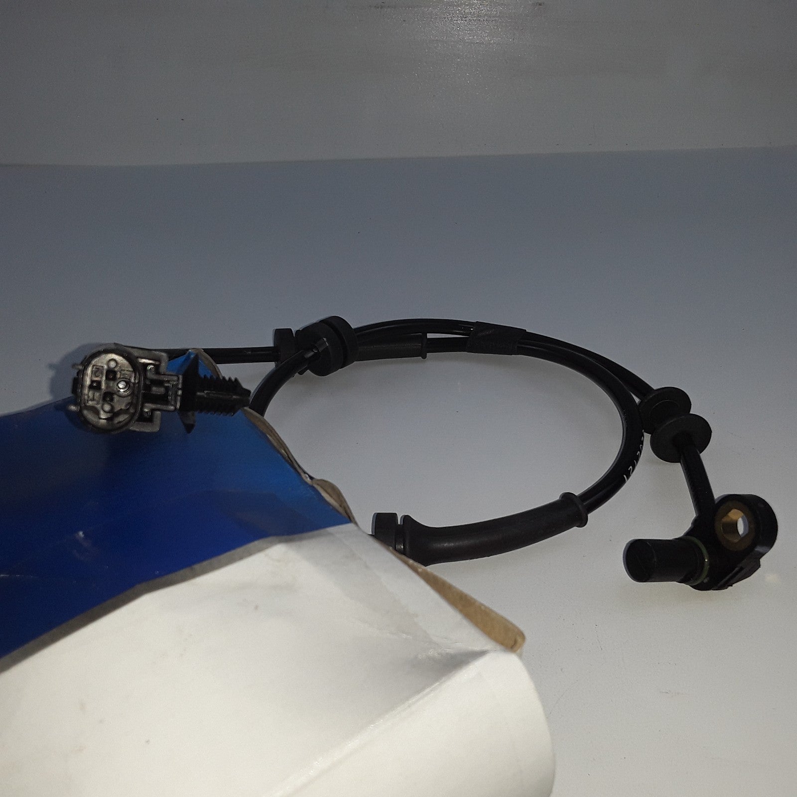 Front RH or LH ABS Speed Sensor Fits Nissan Armada TITAN (2012 2013 2014 2015)