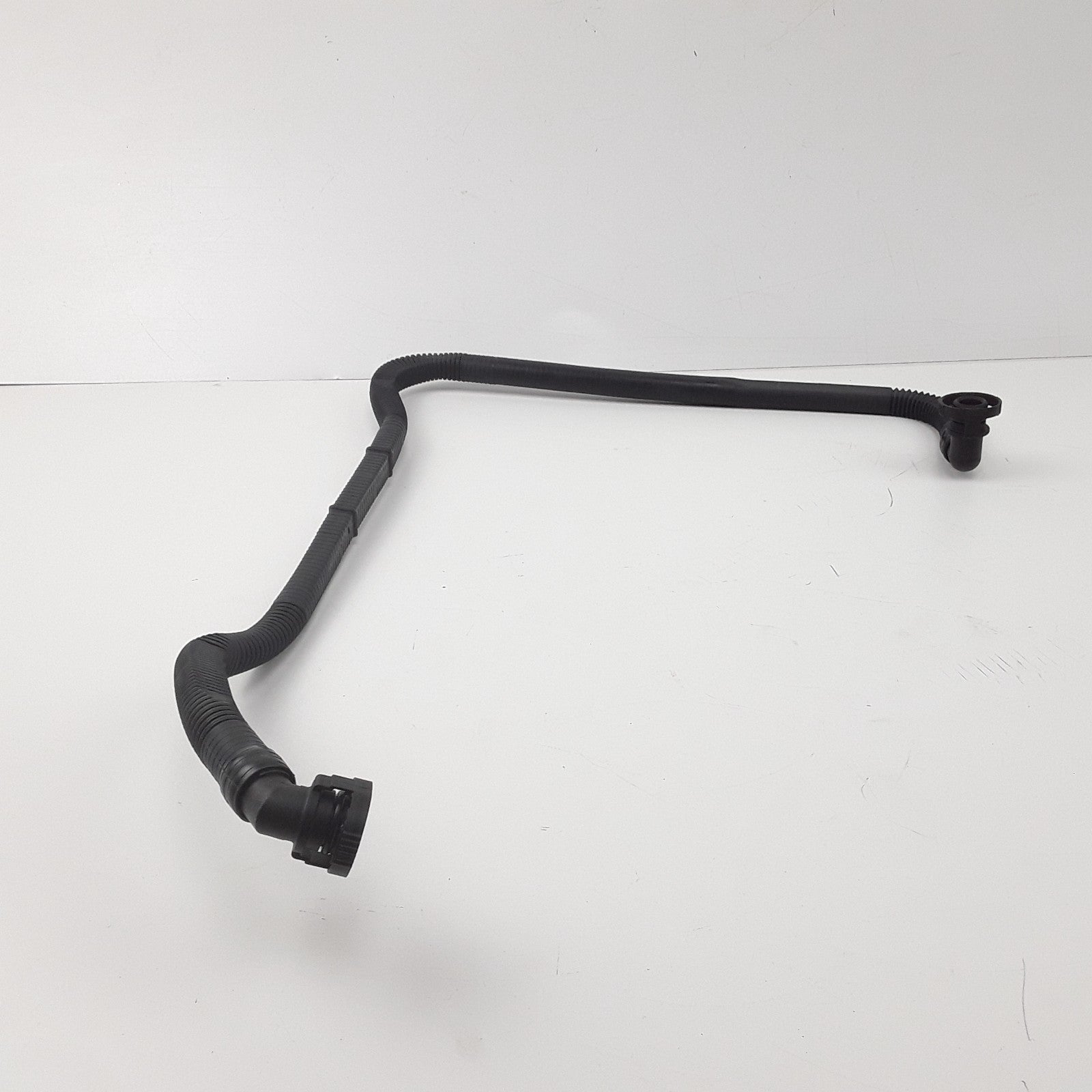 Crankcase Breather Tube Fits Audi A4 Quattro 2001 Volkswagen Passat 2001-2005