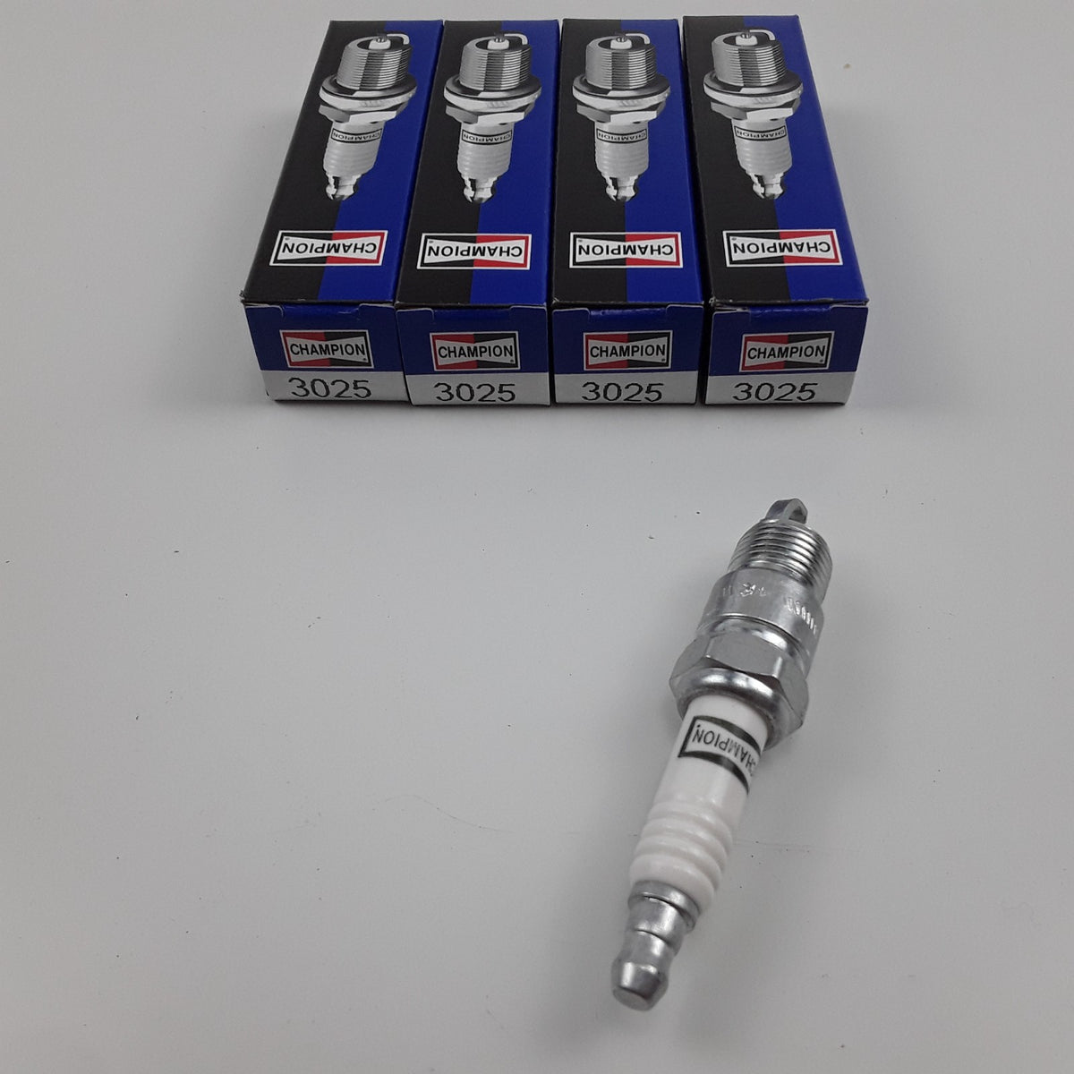 Champion 3025 Spark Plugs Pack of 4 For Heavy  Duty High Performance Car & Truck