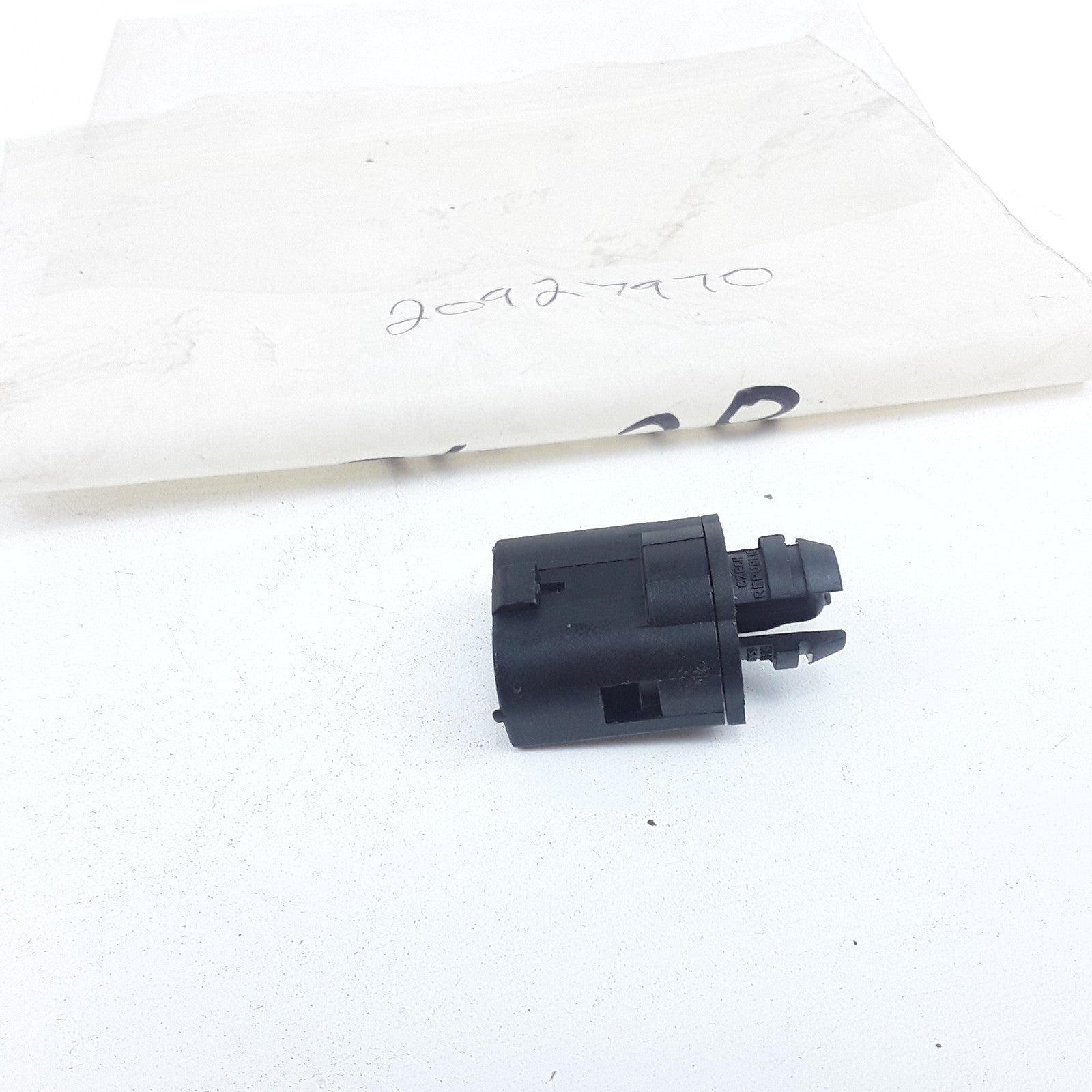 Volvo 20927970 Ambient Temperature Sensor Assembly Fits Volvo Trucks