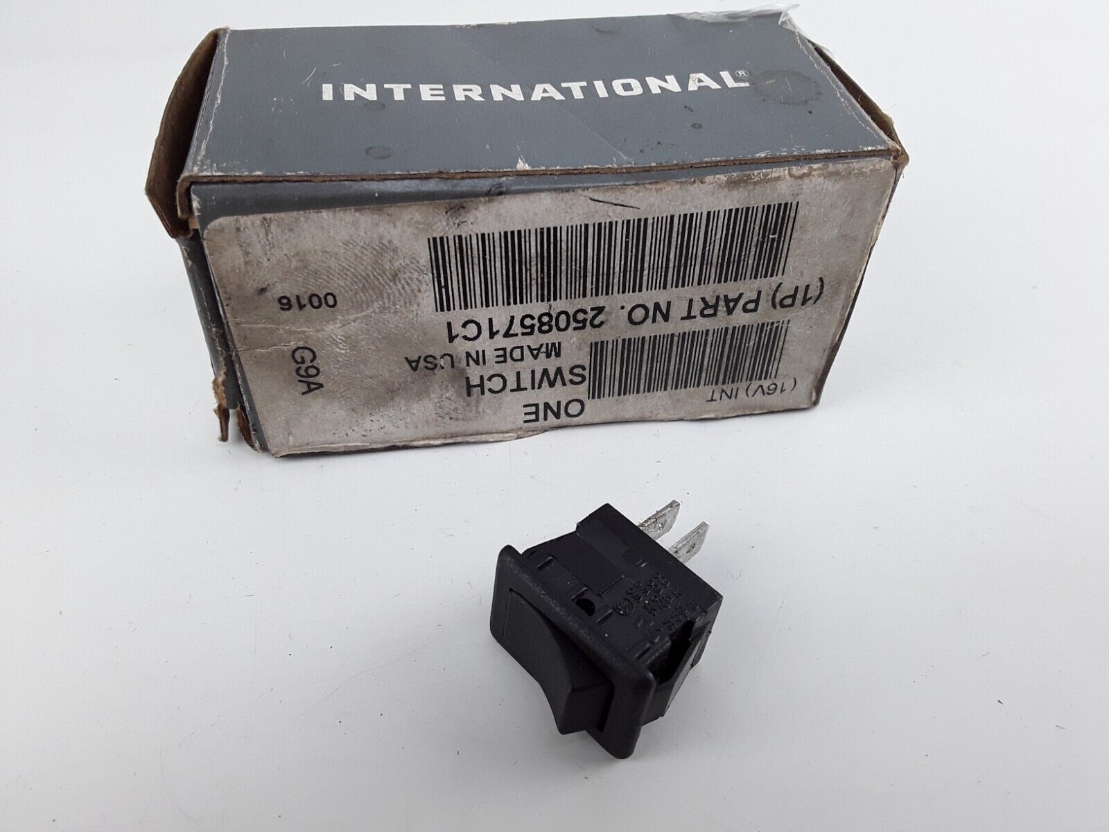 GENUINE Navistar International 2508571C1 SWITCH DOME TOGGLE FAST FREE SHIPPING - HotCarParts