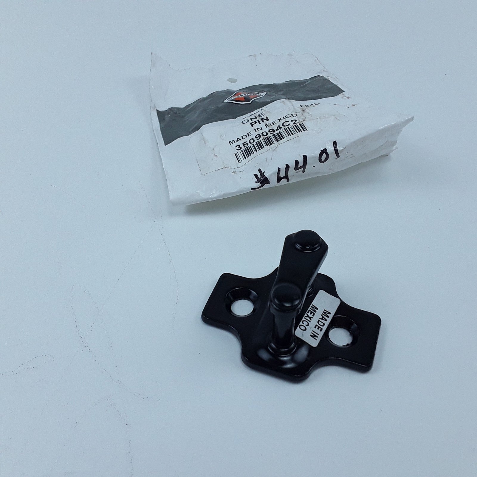 International 3509094C2 Door Latch Striker Pin For Navistar Supersedes 3509094C1