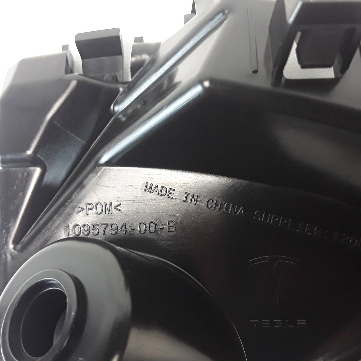 1095794-00-B RH Front Bumper Fascia Fender Bracket For Tesla Model X OEM New