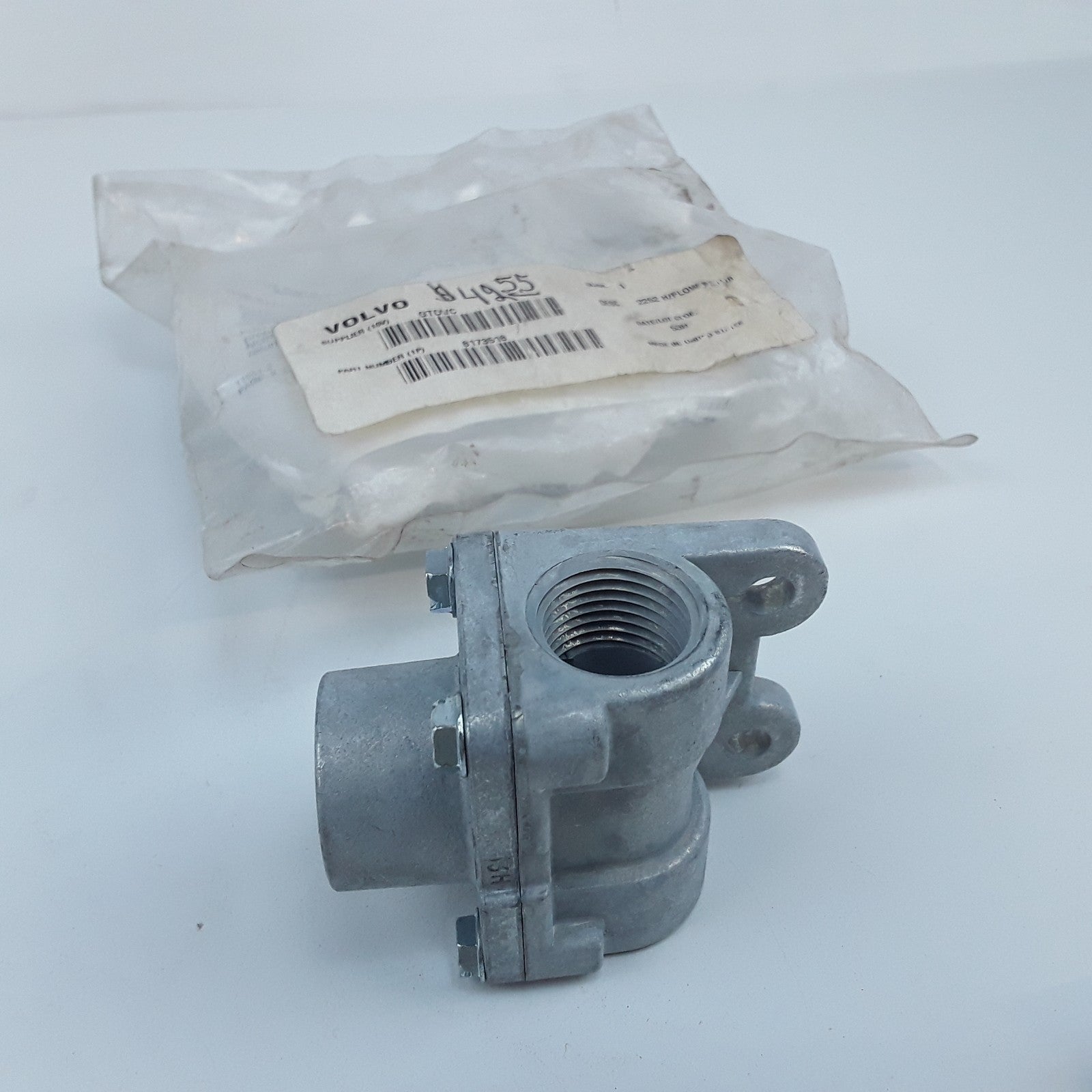 Genuine Fuel Splitter Multi Purpose Check Valve Volvo 8173518 Truck line-up