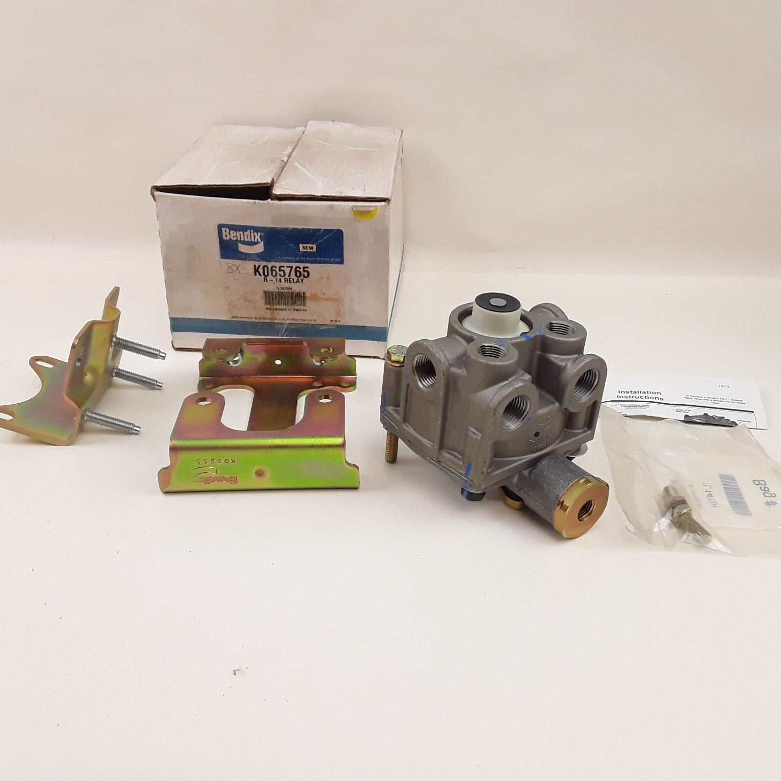 Bendix K065765 R-14 Air Brake Relay Valve Anti-Lock Vertical & Horizontal Ports