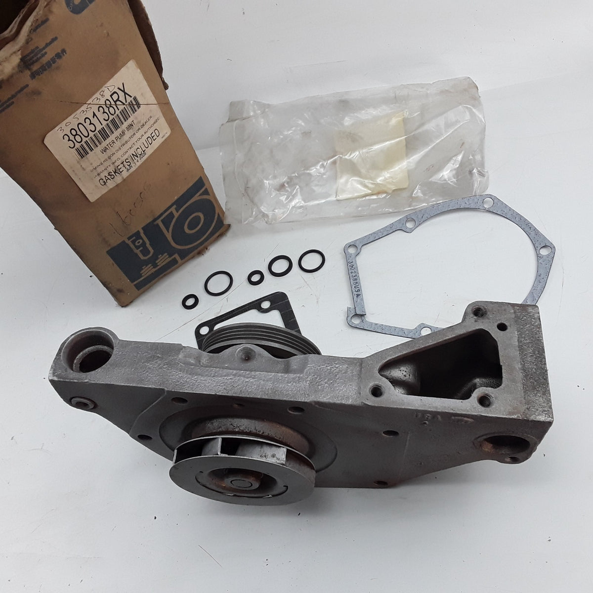 Engine Water Pump Fits Ford Western Star International Freightliner (1984-1992)