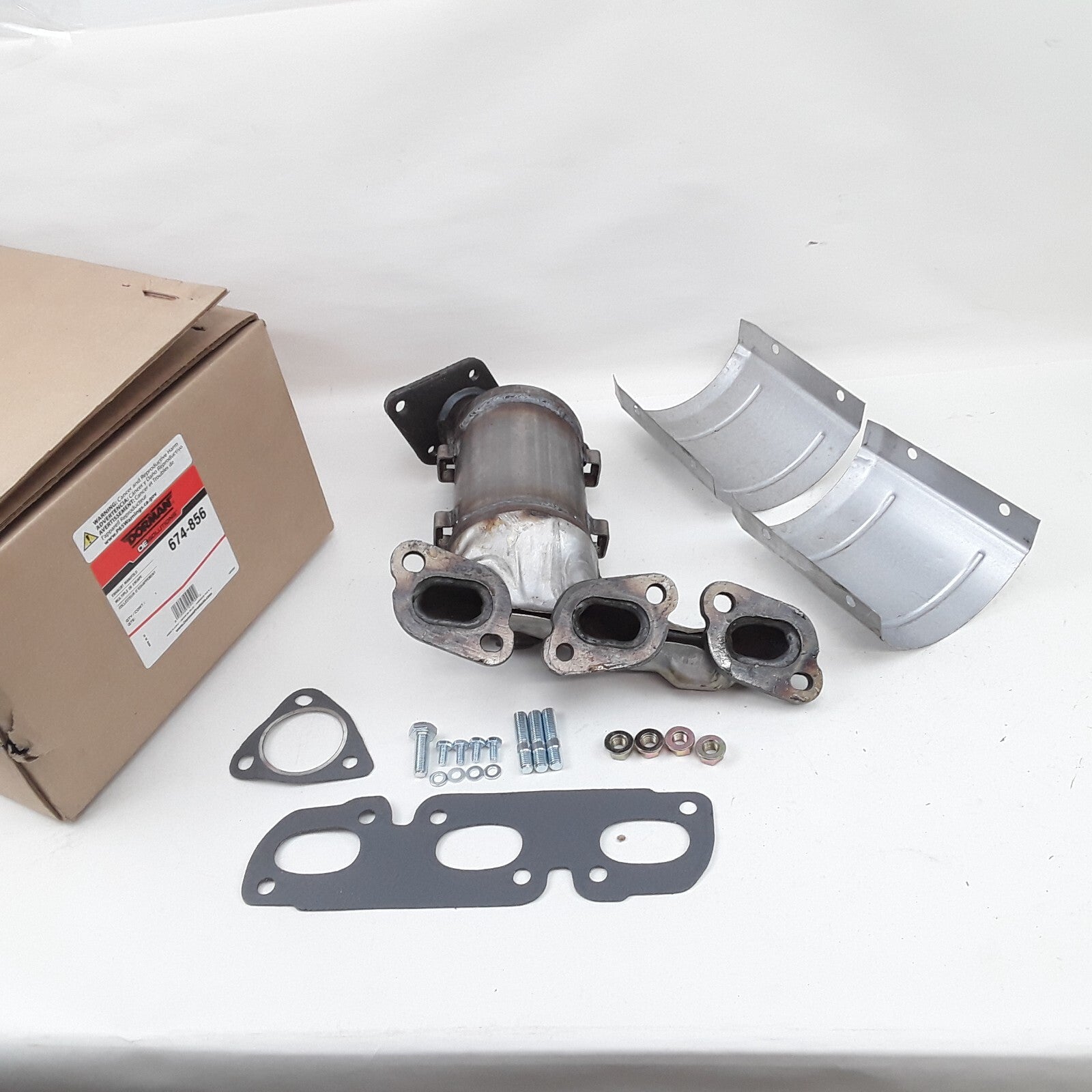 Exhaust Manifold Converter Fits Mazda MPV 2002 2003 2004 2005 2006  3.0L-V6