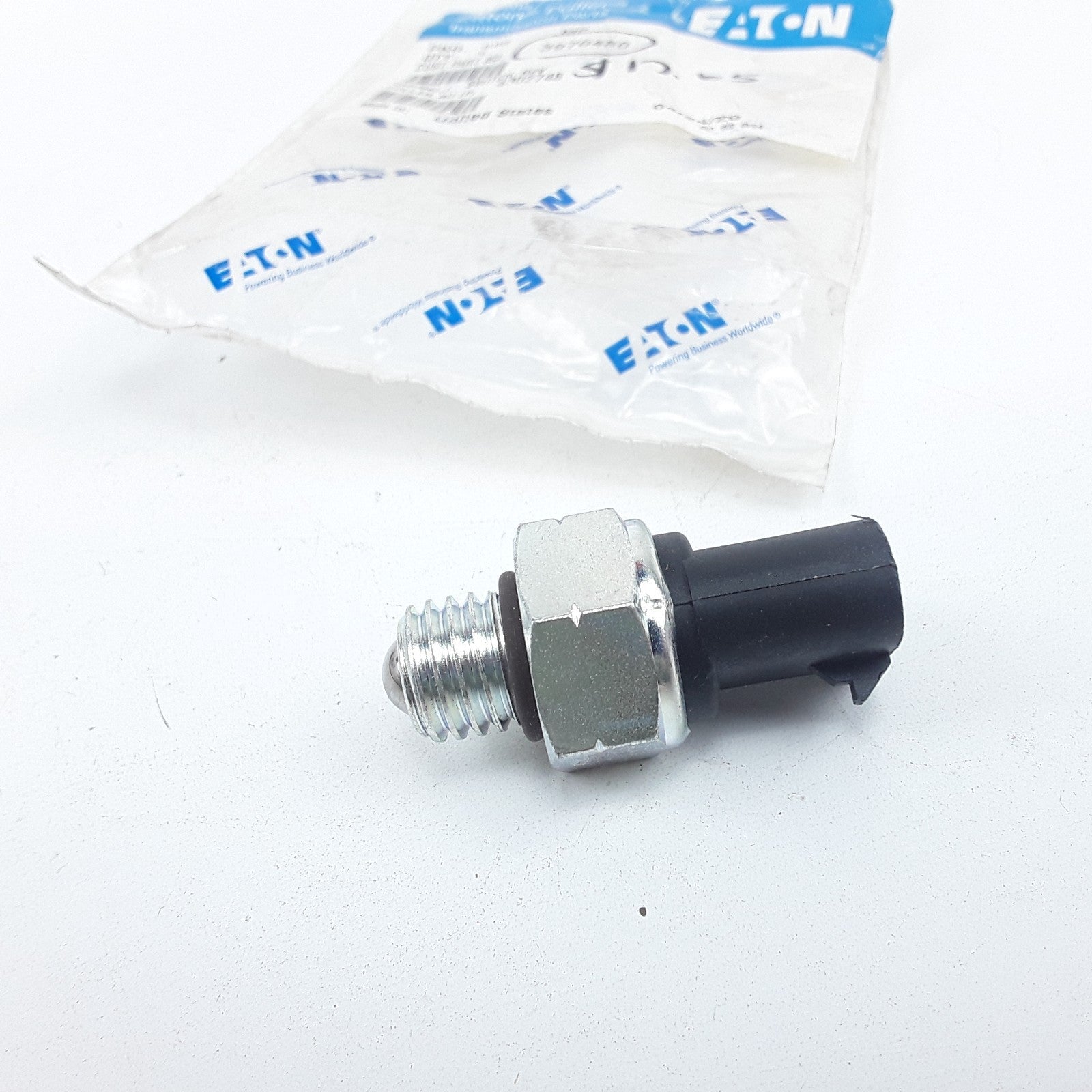 Eaton 3970480 Transmission Reverse Switch Assembly For Heavy Duty Trucks