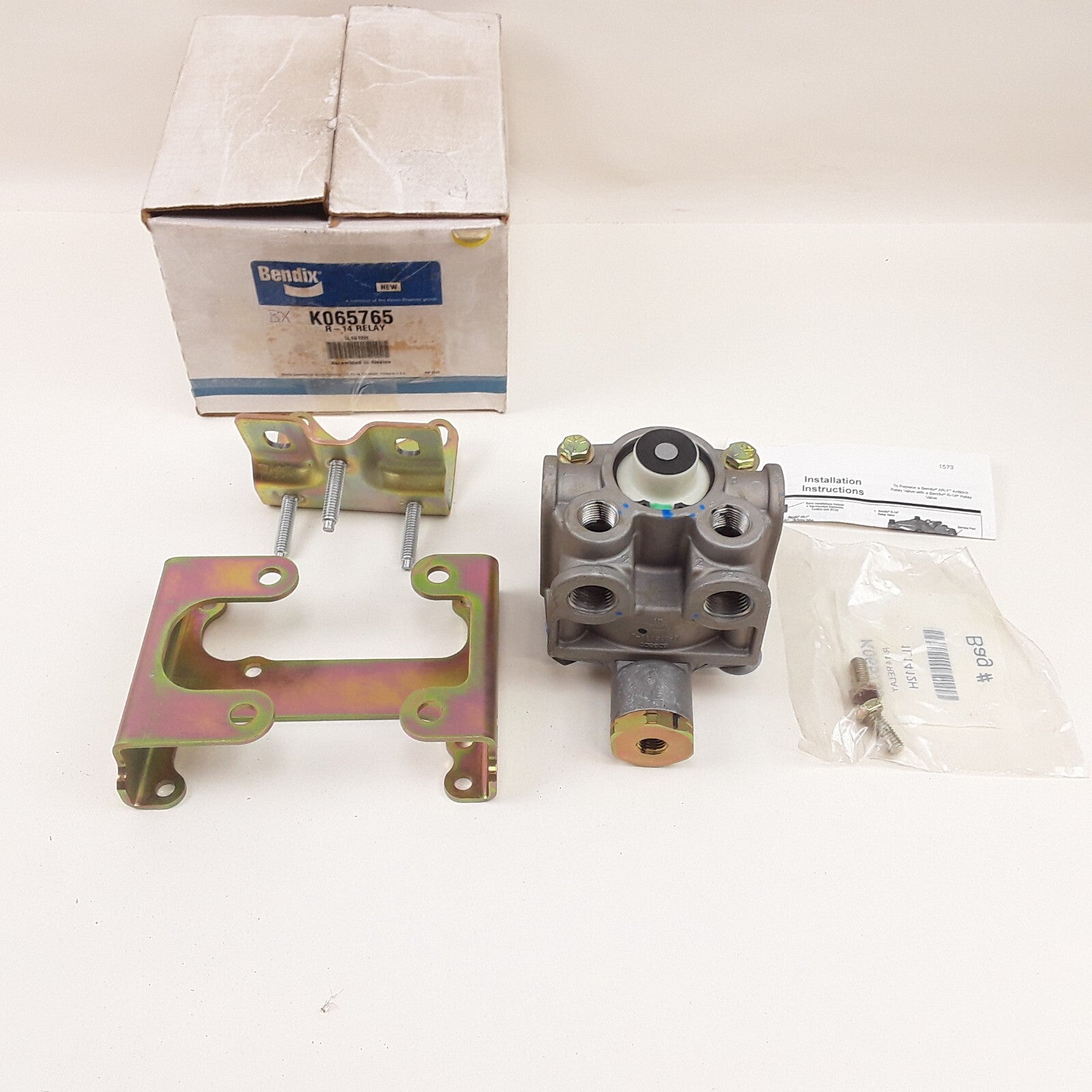 Bendix K065765 R-14 Air Brake Relay Valve Anti-Lock Vertical & Horizon