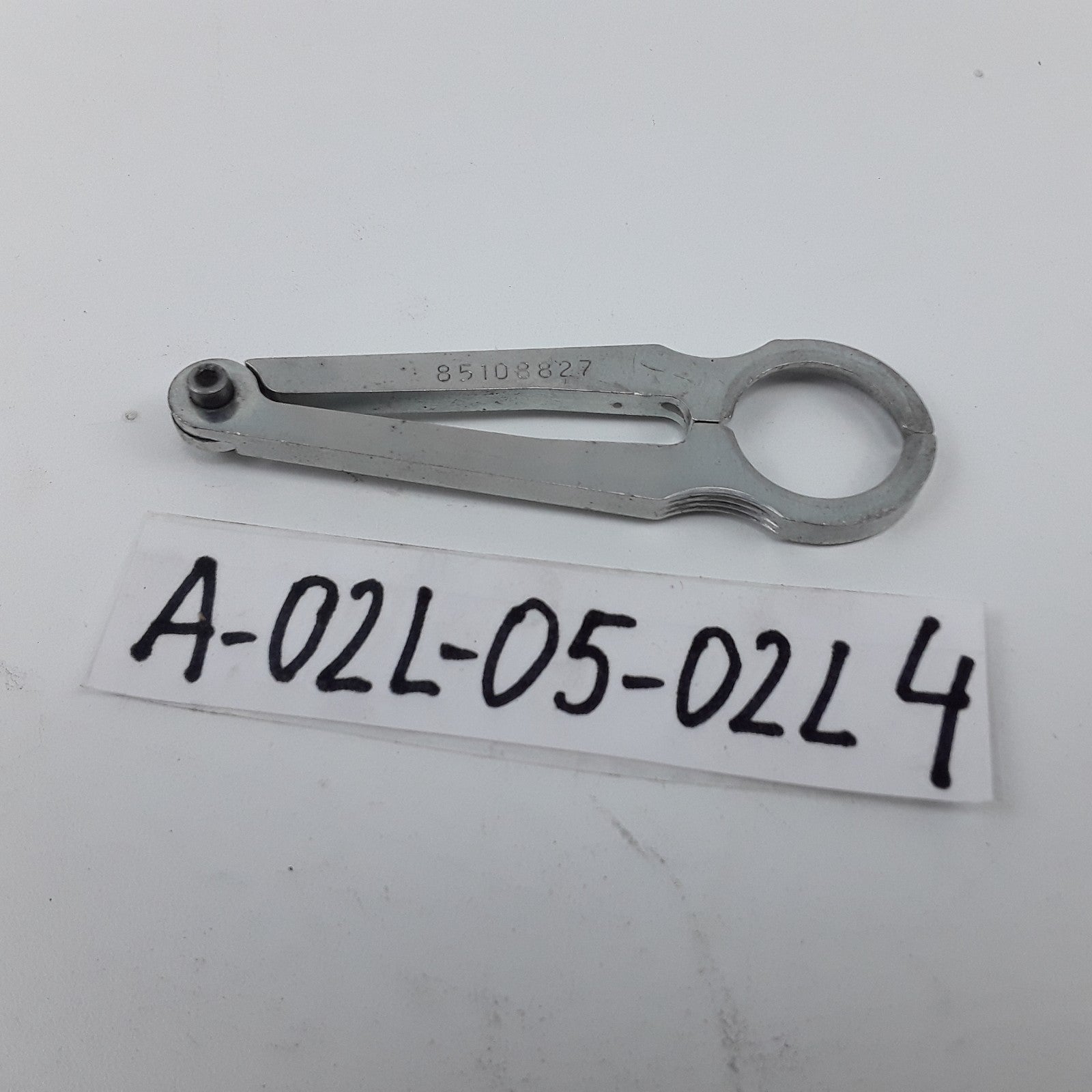 15mm Trans Cooler Line Release Tool 85108827 For Volvo VHD VN VNL VT Models