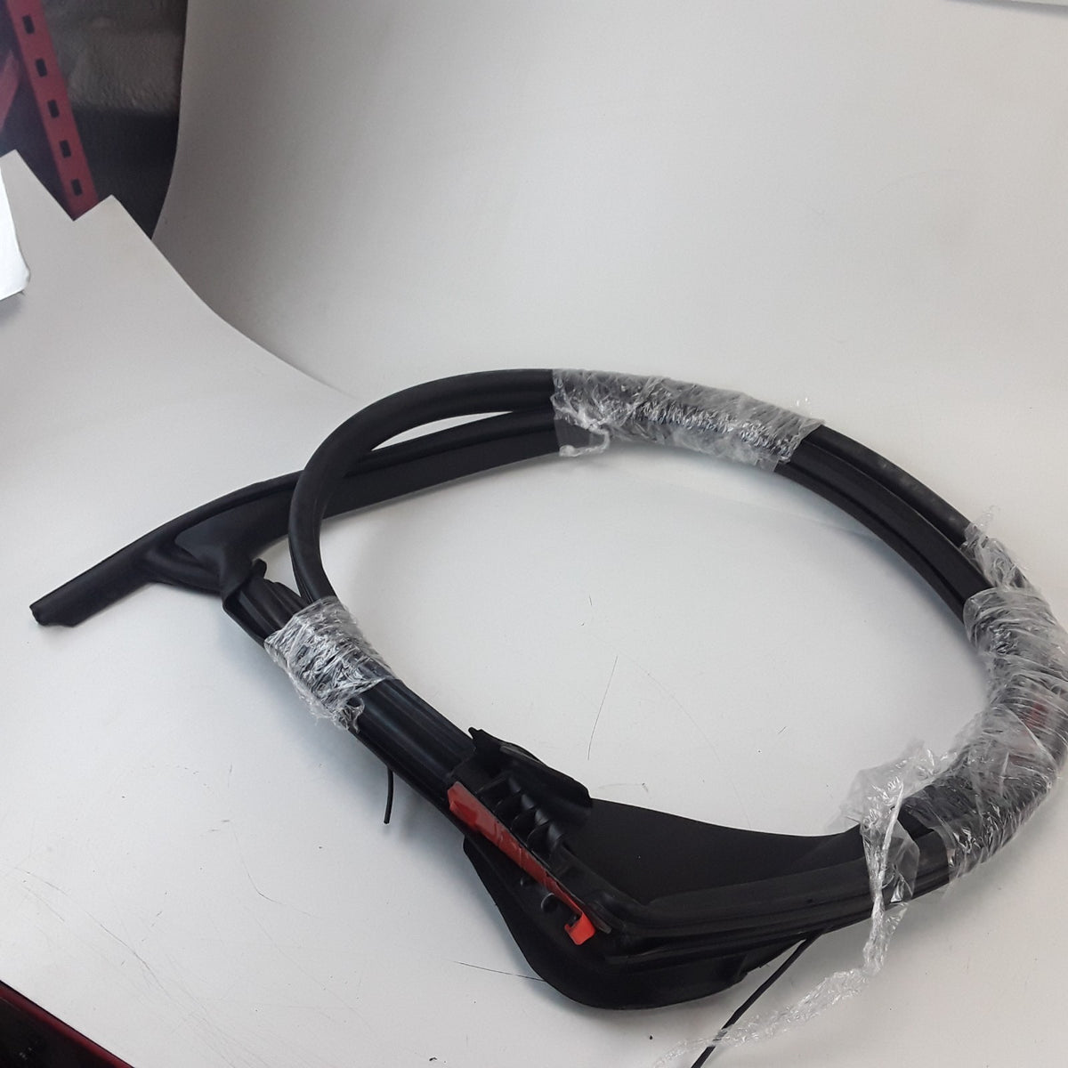 NEW 21-25 OEM Tesla Model S Front Right Passenger Door Rubber Seal 1606733-00-E