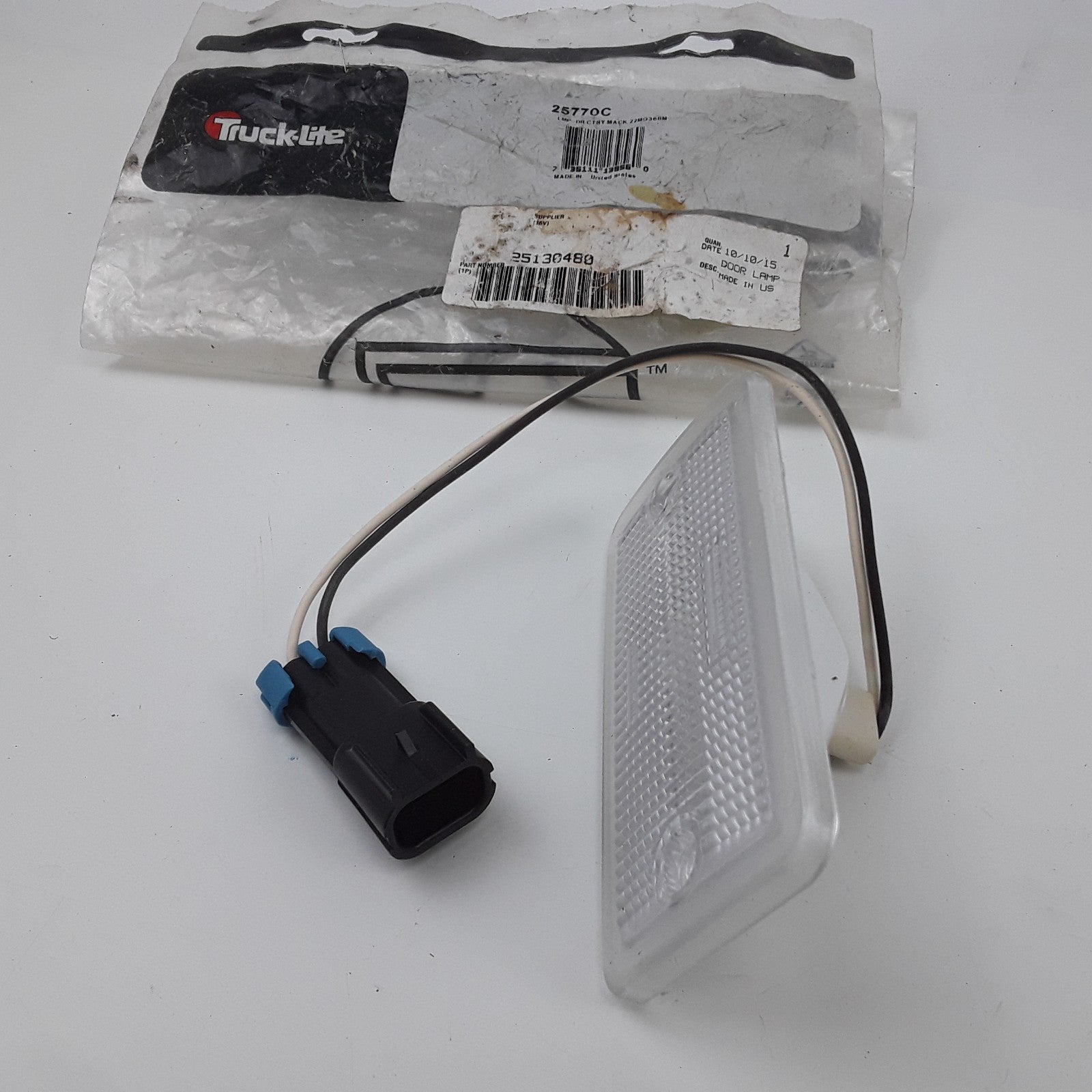 Truck-Lite 25770C Courtesy Door Lamp Light Assembly For Mack 22M0368M