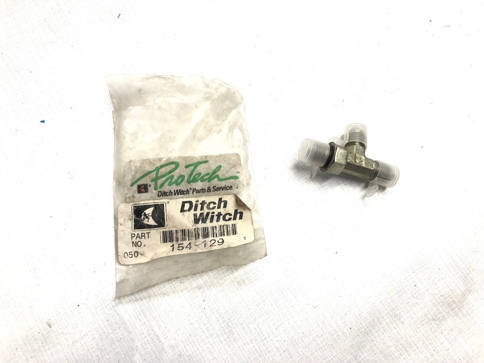 Ditch Witch Trencher T Fitting 154-129 / Genuine Part NEW OLD STOCK - HotCarParts