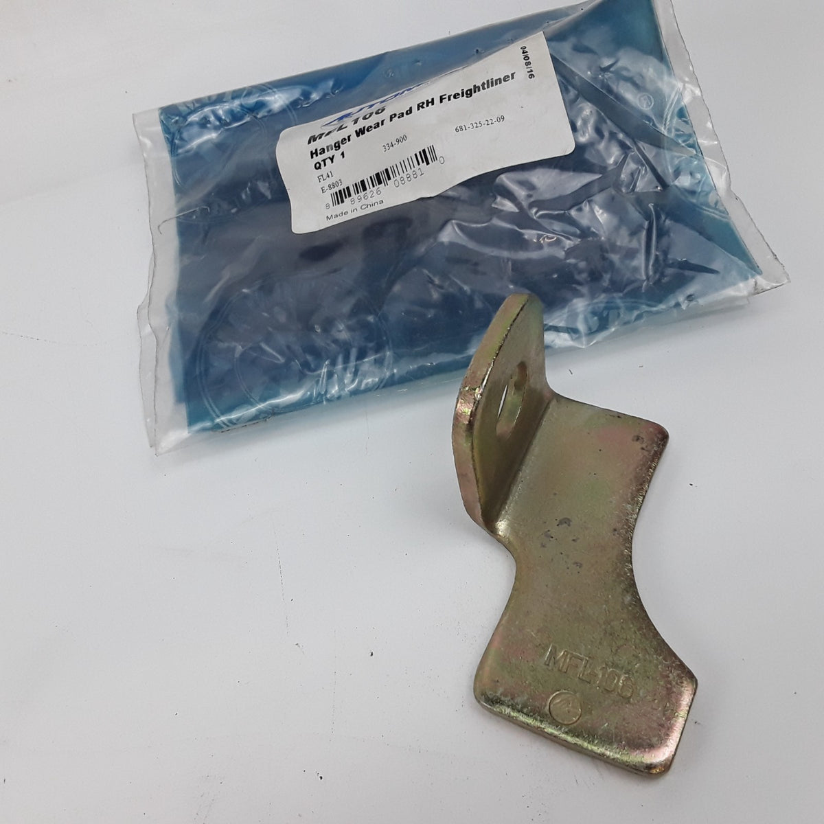 Automann MFL106 Right Air Suspension Hanger Wear Pad For Freightliner Trucks