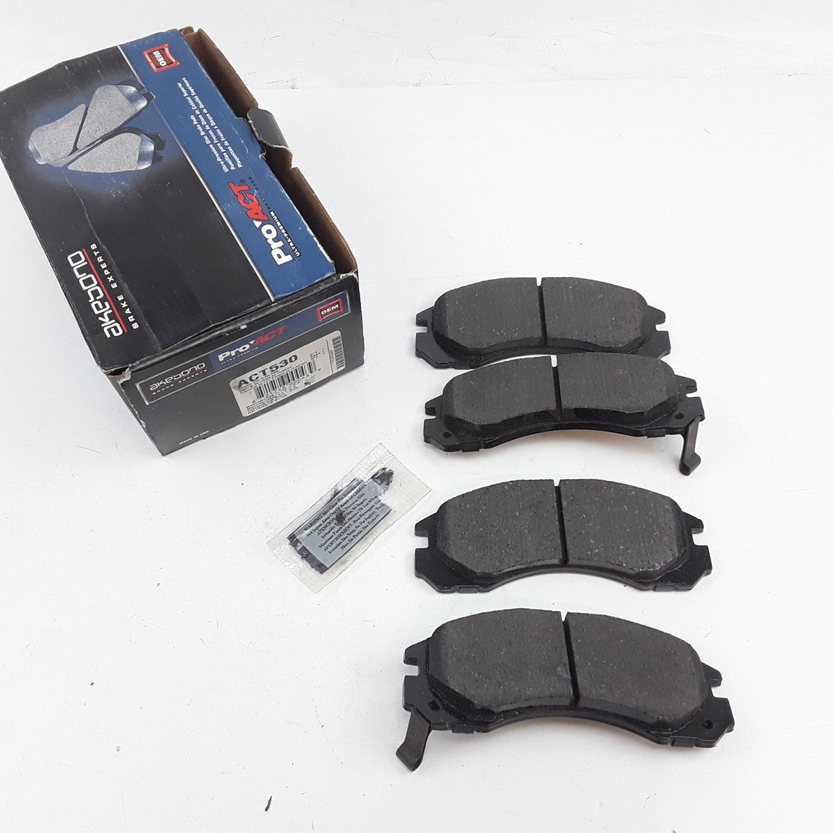 Front Disc Brake Pad Set Fits Mitsubishi Dodge Eagle Plymouth 1991-2006, 2009-14