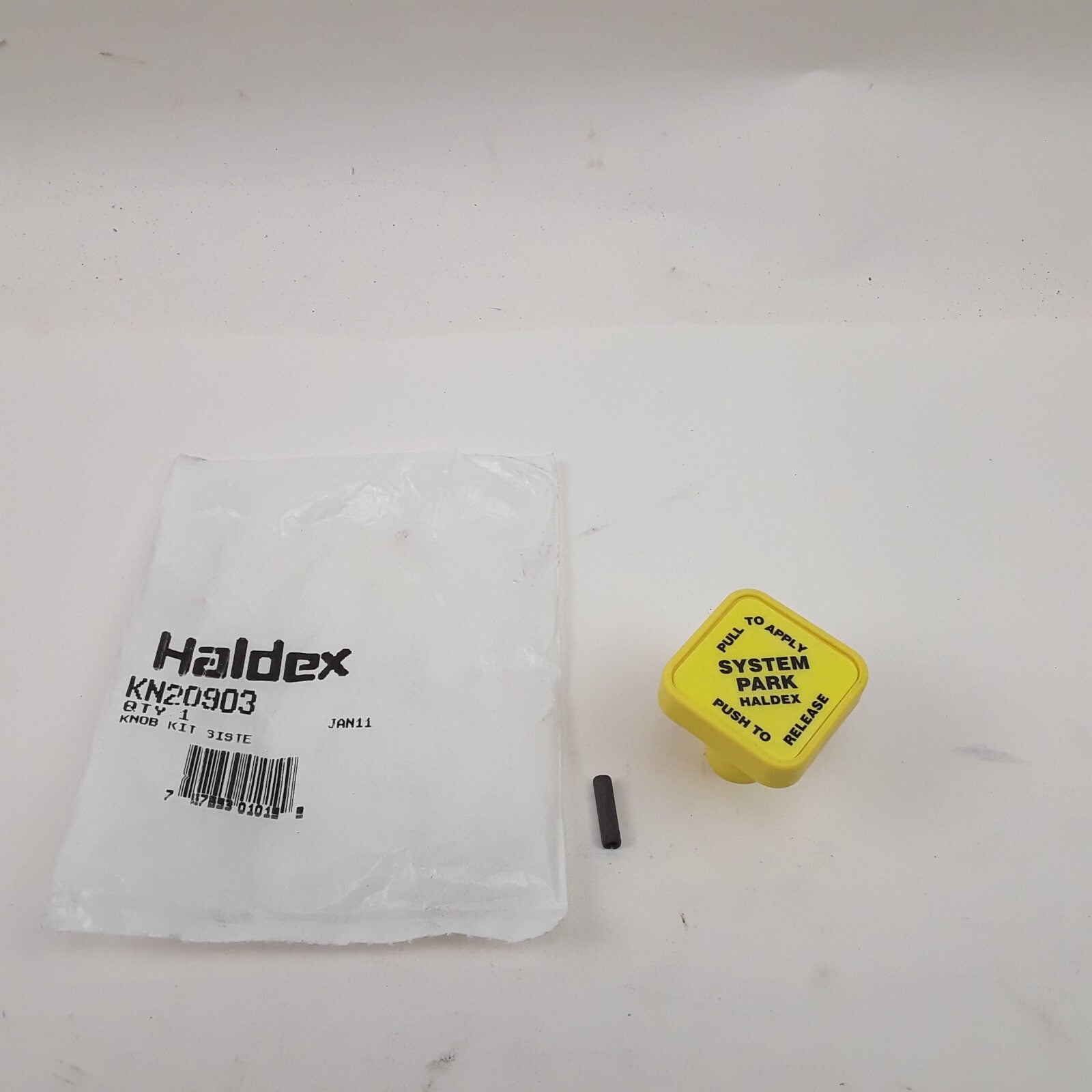 Haldex - Dash Knob - For Pin Type Push-Pull Valves, Yellow, 3/8" Mounting Shaft