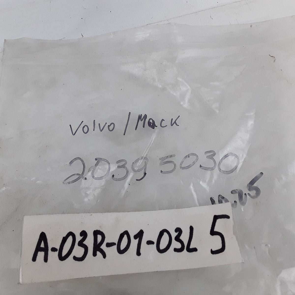 Straight Quick Connect Fuel Line Fitting 5/8 20395030 For Volvo VNL VHD VAH Ser.