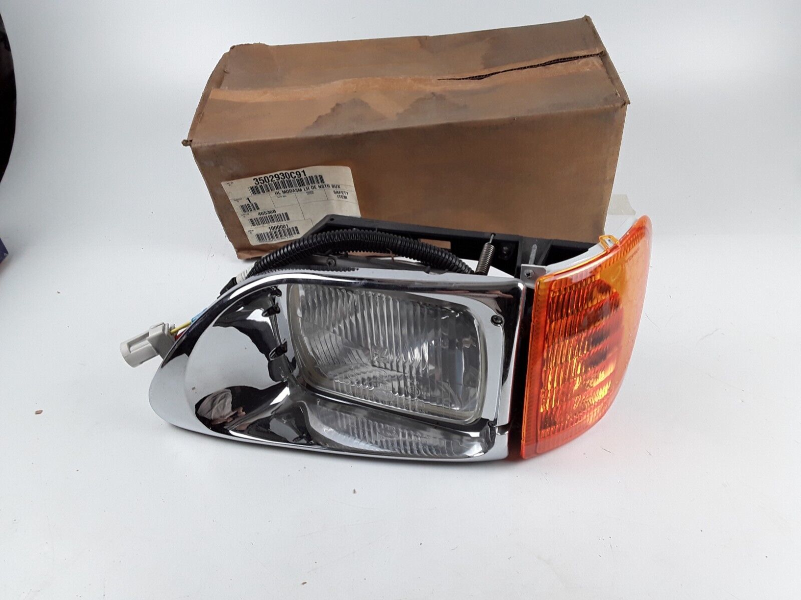 Genuine International 5900i 9200 9400 Driver Side Left LH Headlight 1996-2017 - HotCarParts