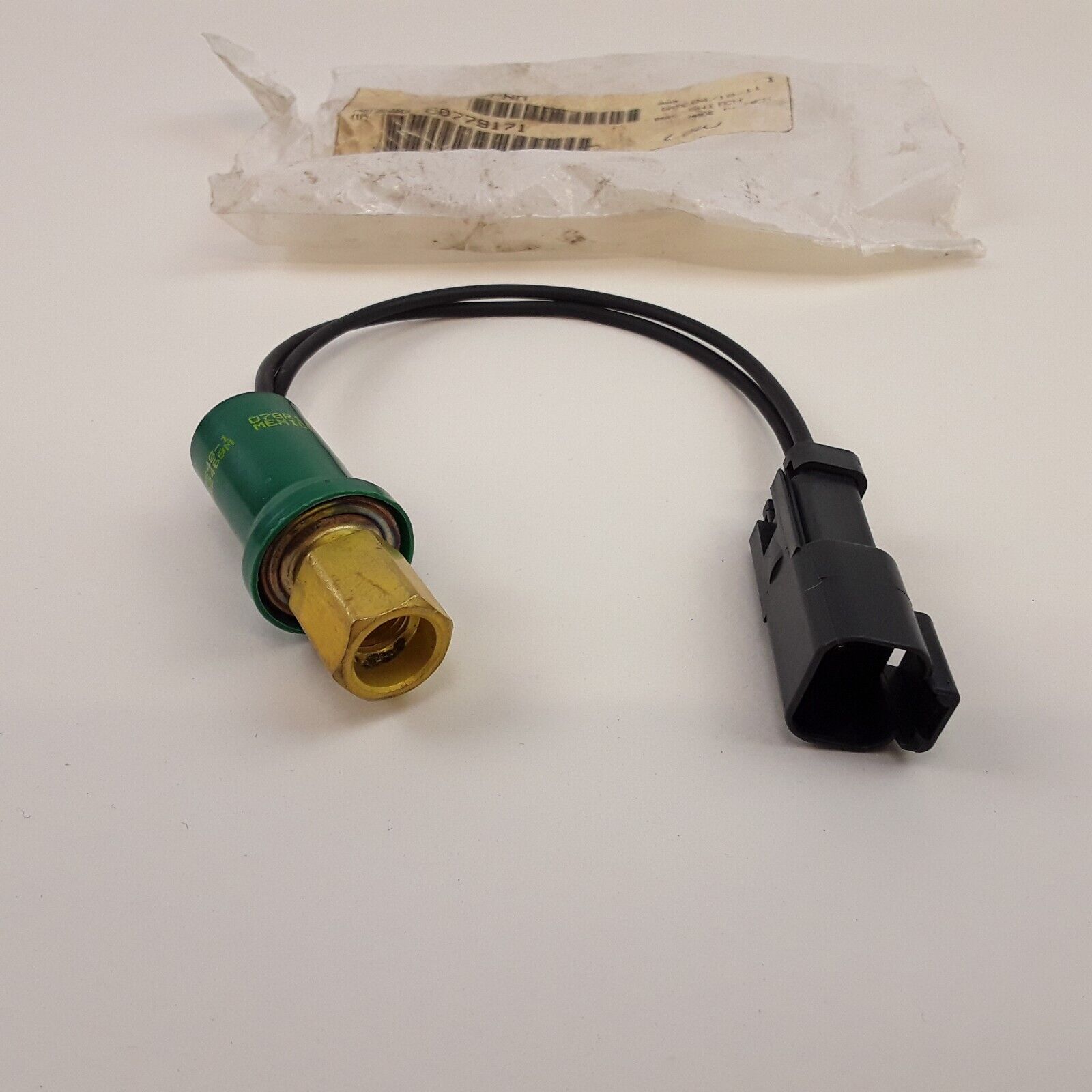 OEM MACK A/C HIGH PRESSURE SWITCH 20779171 ,1MR2469M CXN612 CXN613/MR688P MR688S