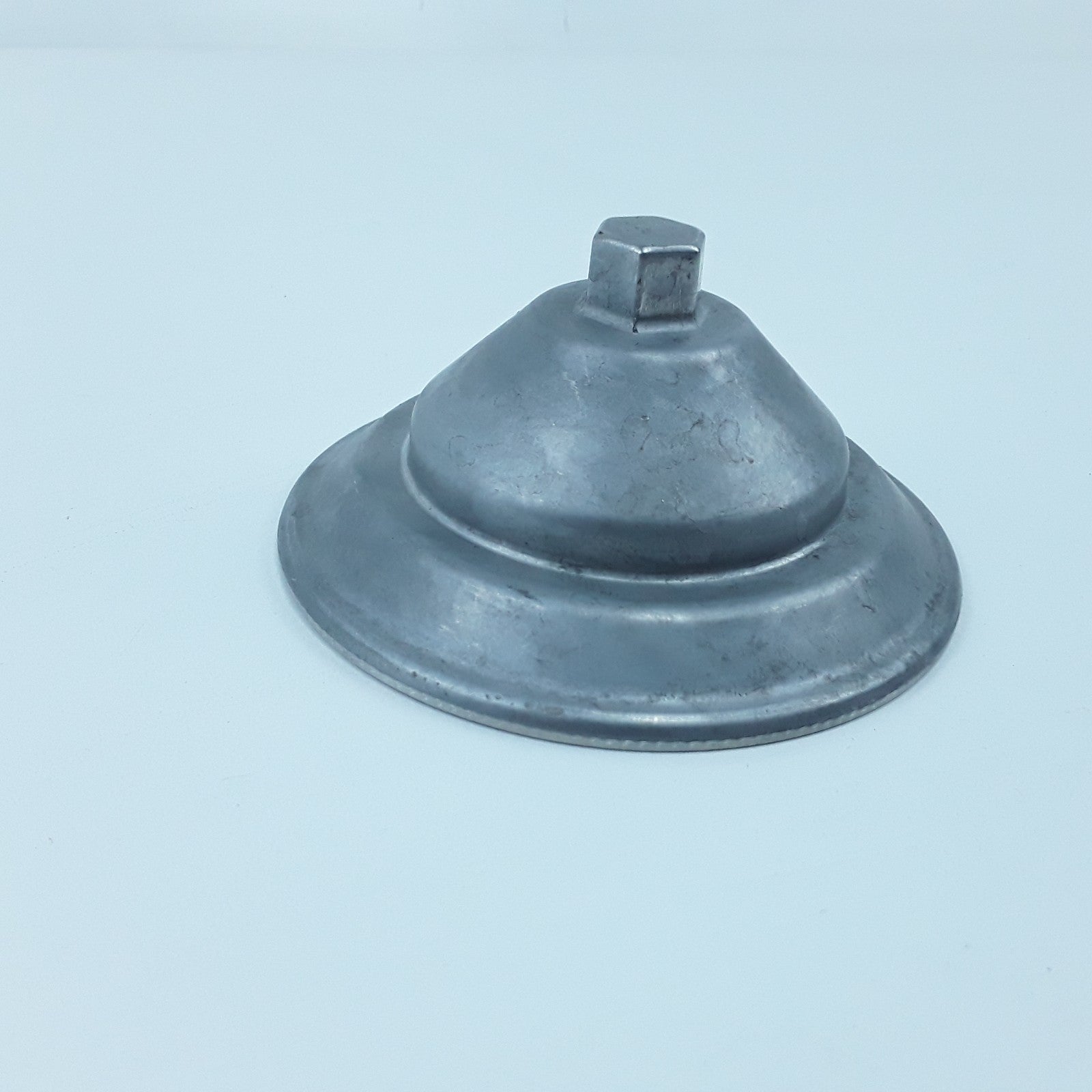 OEM Volvo 3169577 Engine Oil Filter Cover For Mack Volvo D13 Engine Model FH 12