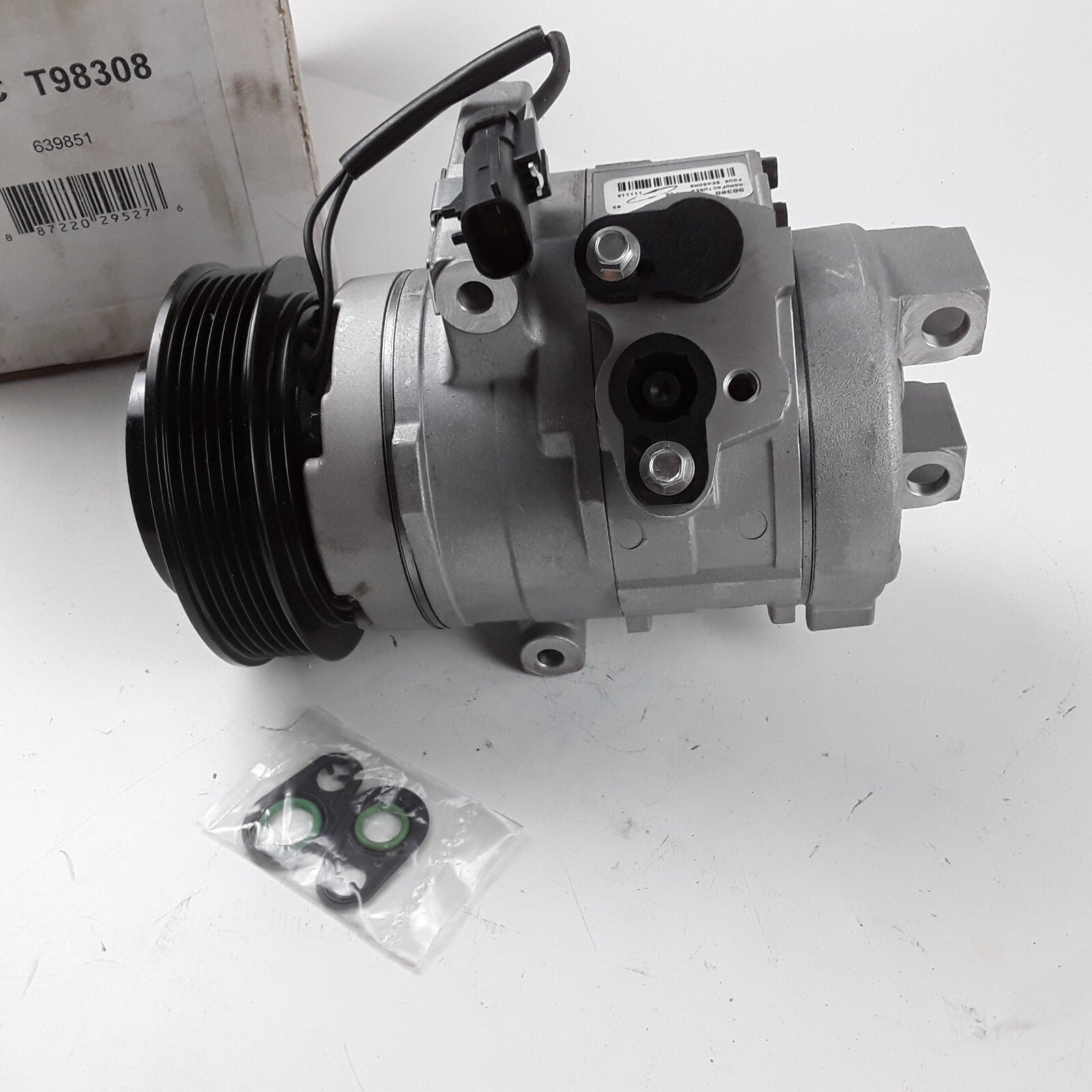 Four Season 98308 A/C Compressor W/ Clutch Fits Dodge Magnum Chrysler 300 2005