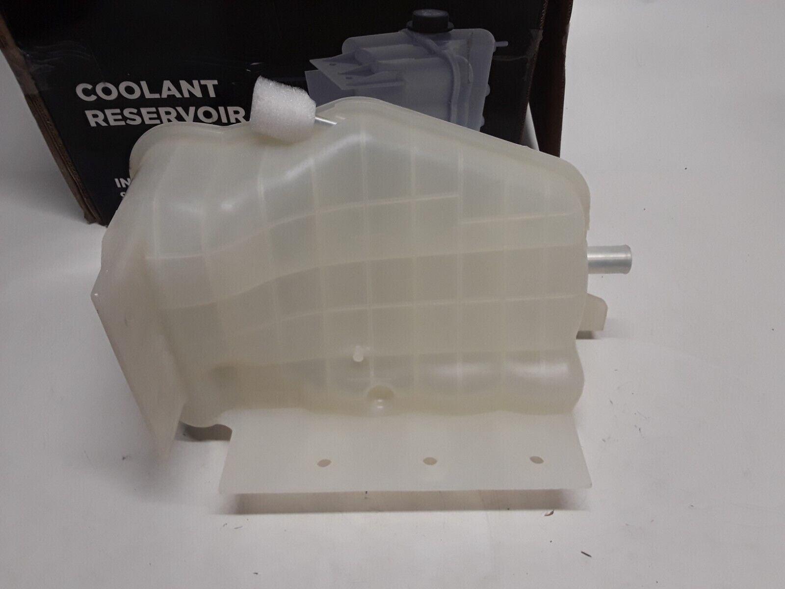 Engine Coolant Reservoir Tank For International 9200 9400 9900 2003-2009 2010 - HotCarParts