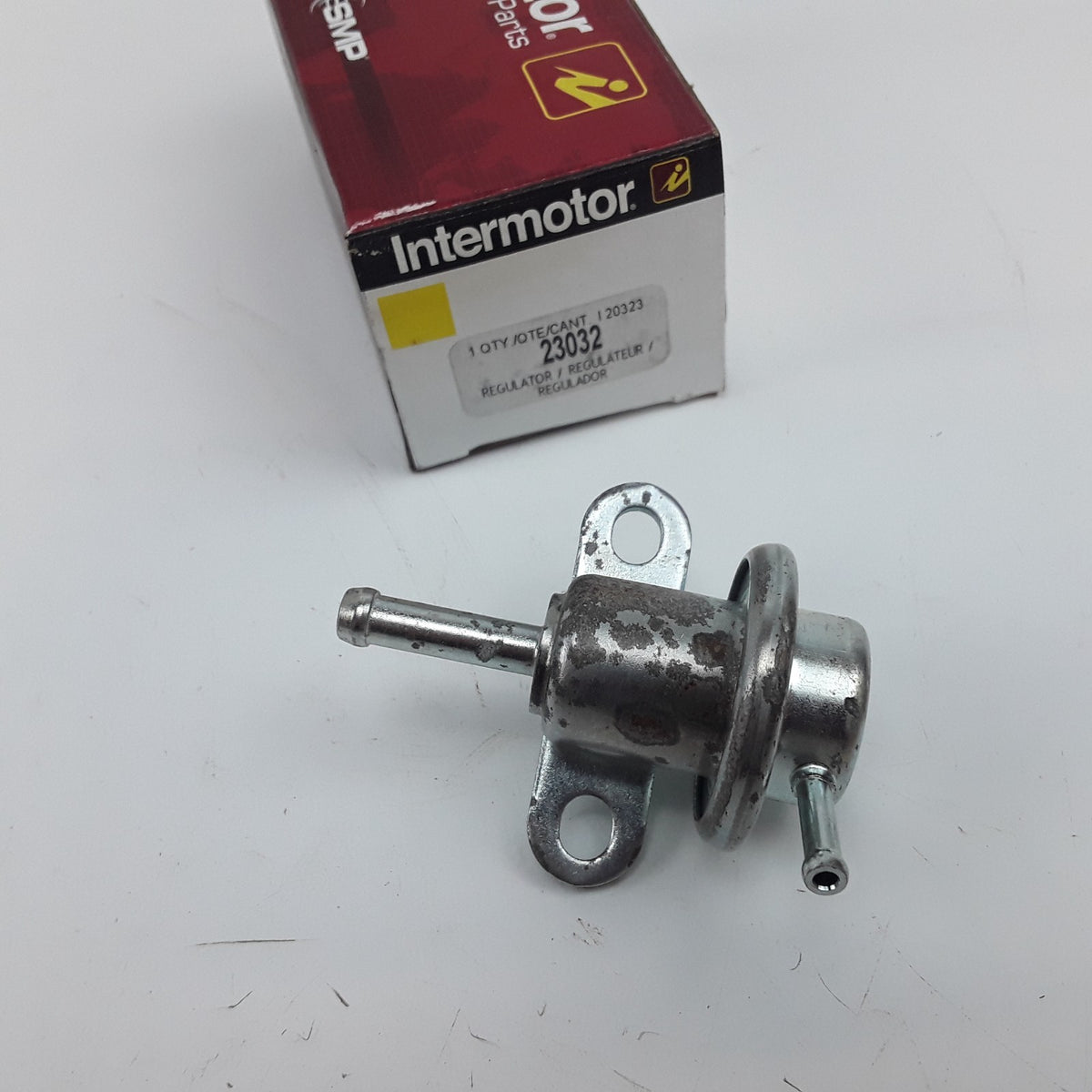 Fuel Pressure Regulator Fits Pontiac Firefly Suzuki Swift Toyota T100 4Runner