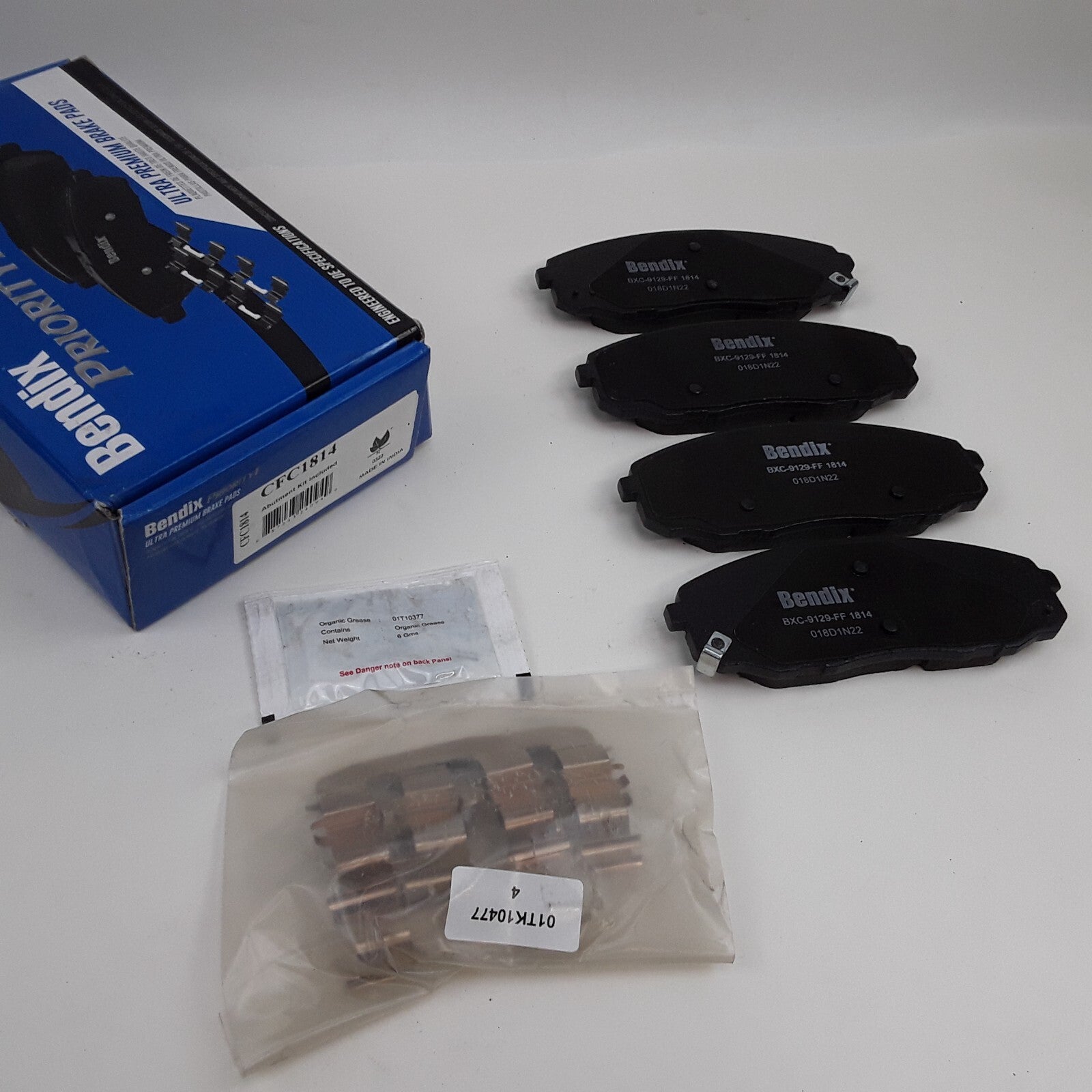 Front Ultra Premium Disc Brake Pad Set Ceramic Fits Kia Sedona 2015-2020