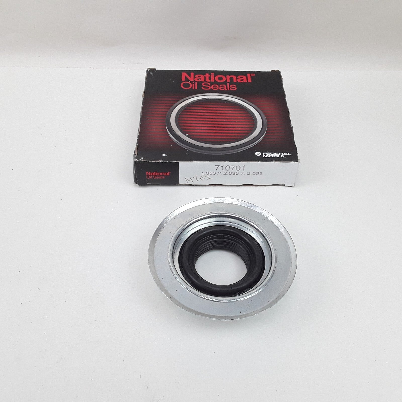 Axle Spindle Seal Fits Ford Excursion 2005 F-250/350/450/550 Super Duty 2005-22