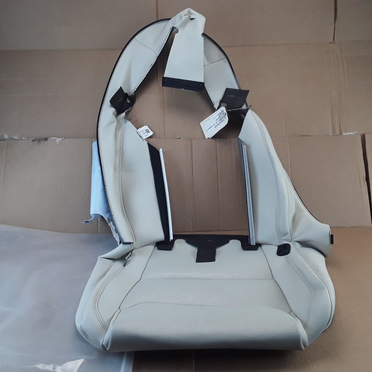 2117953-05-A Right Longrange Cream 2nd Row Monopost Seat Cover For Tesla Model X